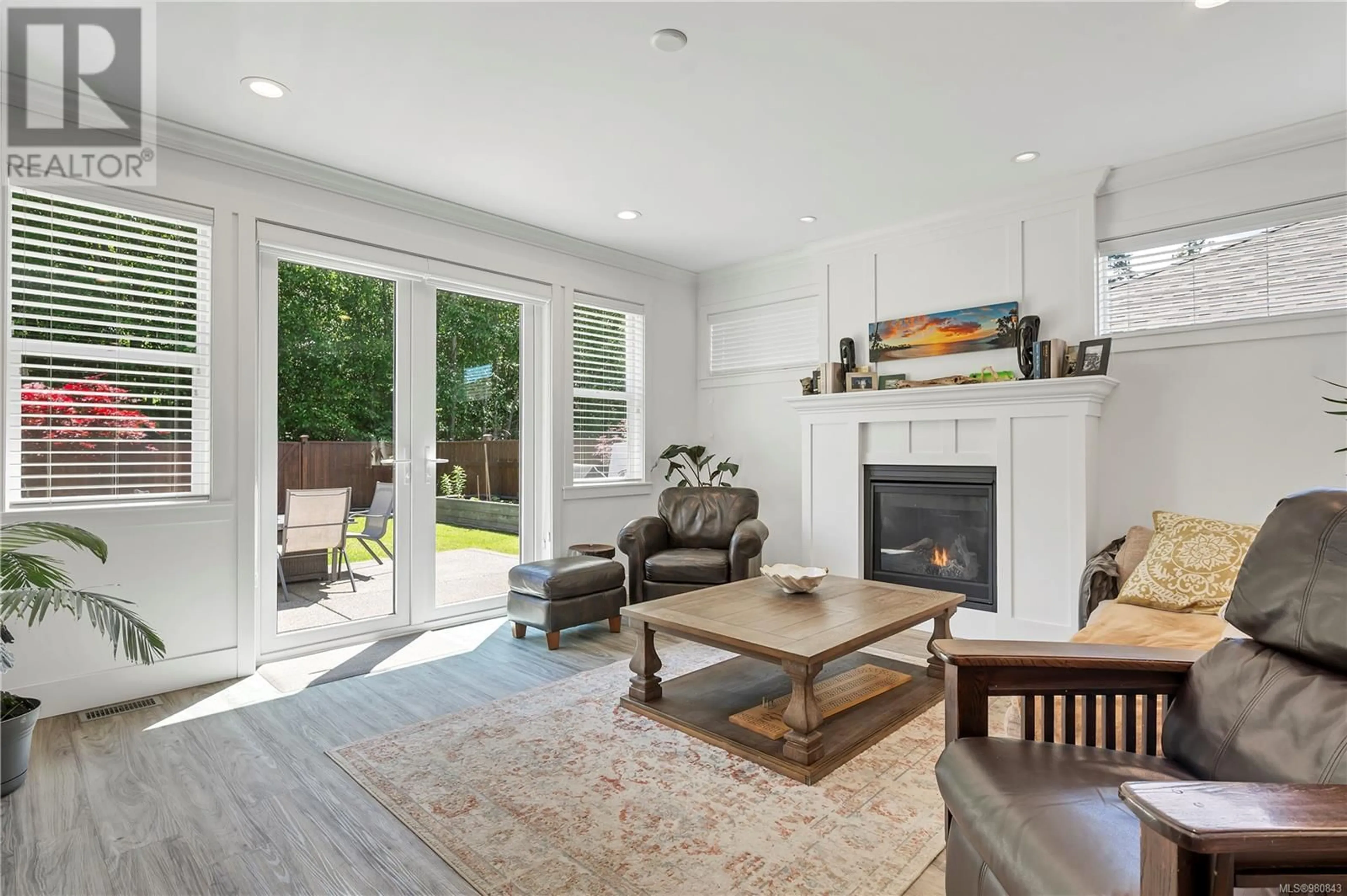 Living room, wood floors for 3 2000 Treelane Rd, Campbell River British Columbia V9W0E1