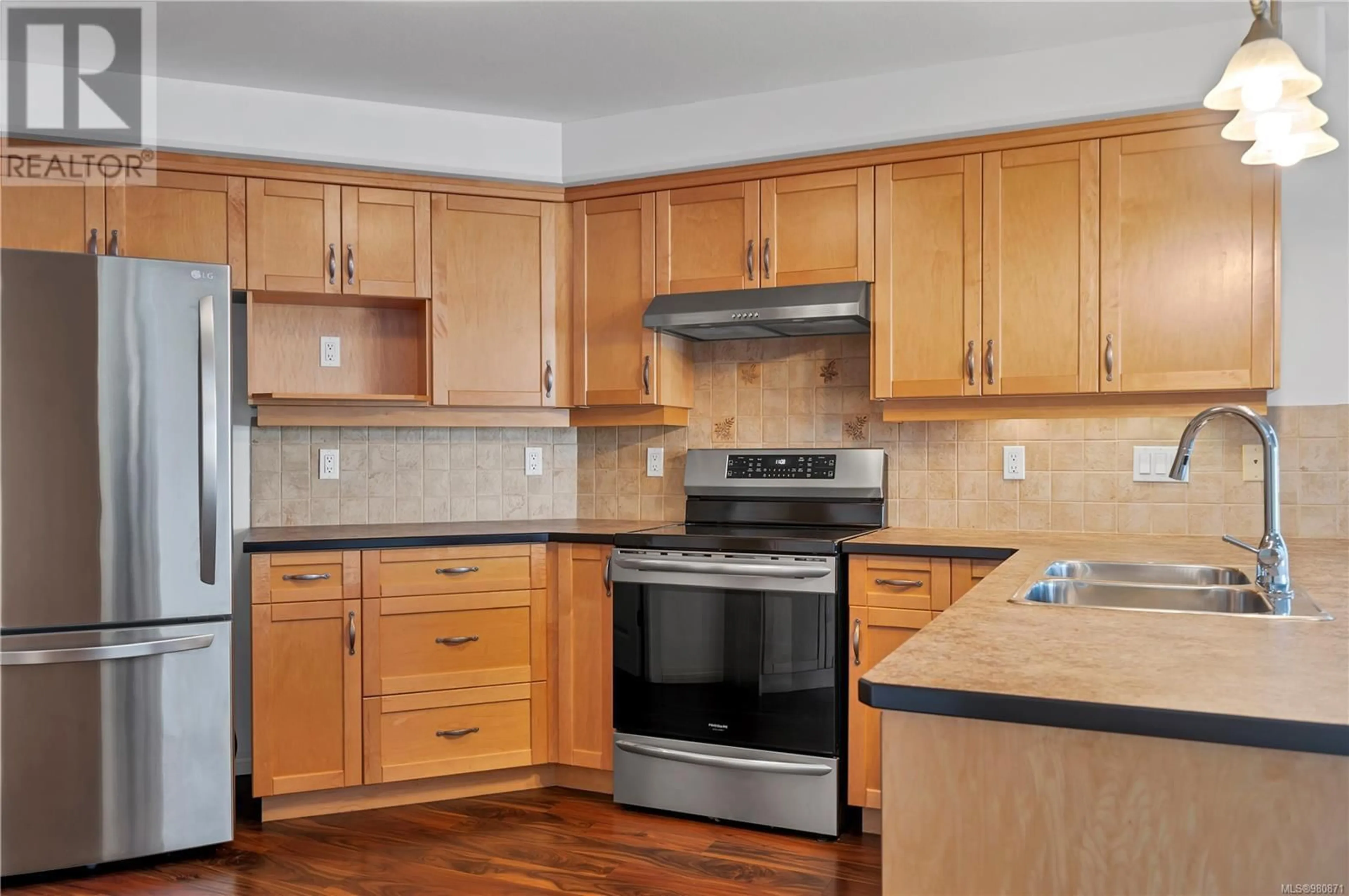 Standard kitchen, wood floors for 214 350 Island Hwy S, Campbell River British Columbia V9W1A5