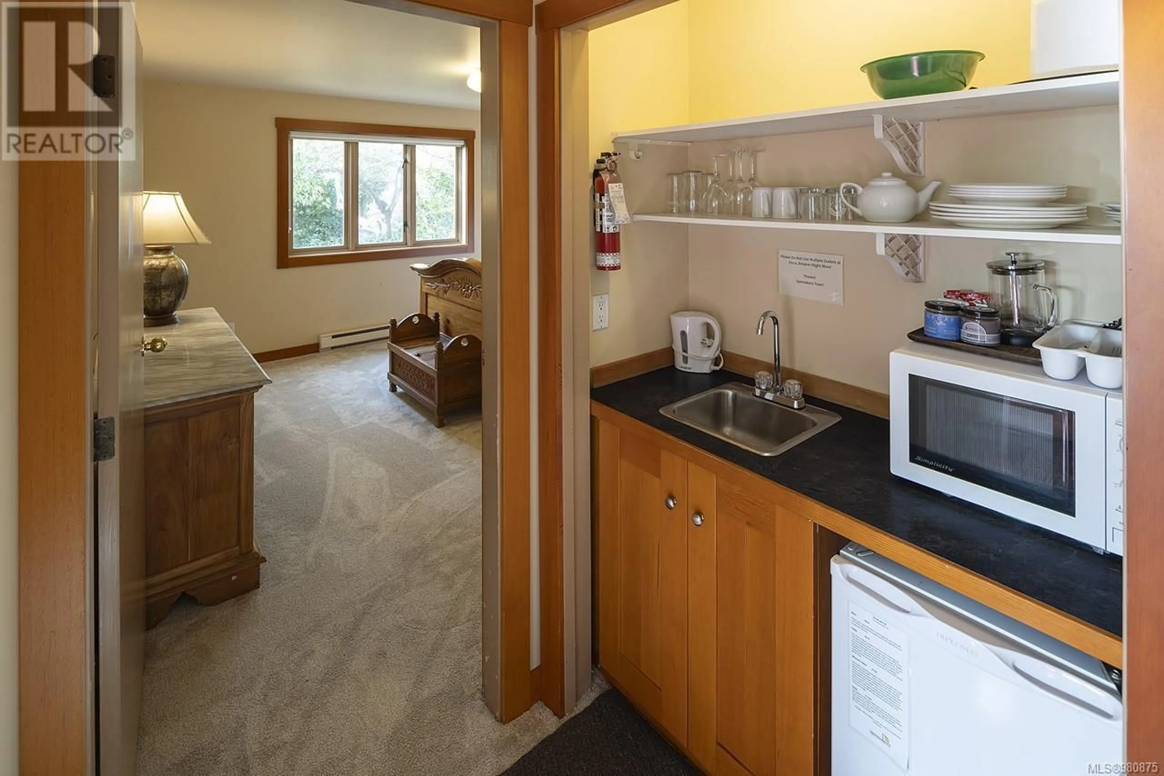 Standard kitchen, cottage for 215 Mary St, Victoria British Columbia V9A3V8