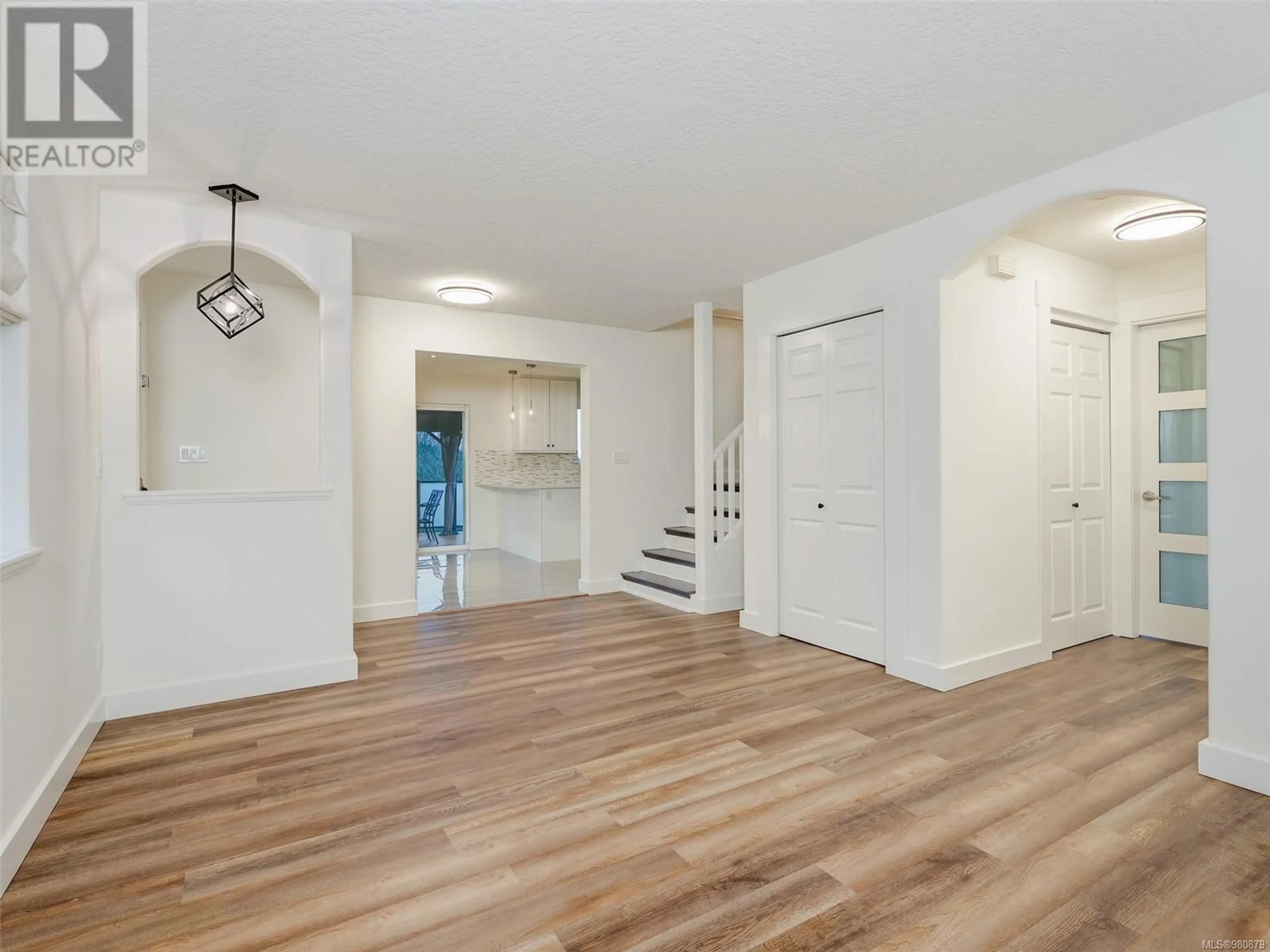 Indoor entryway, wood floors for 2572 Tanzanite Pl, Langford British Columbia V9B2X8