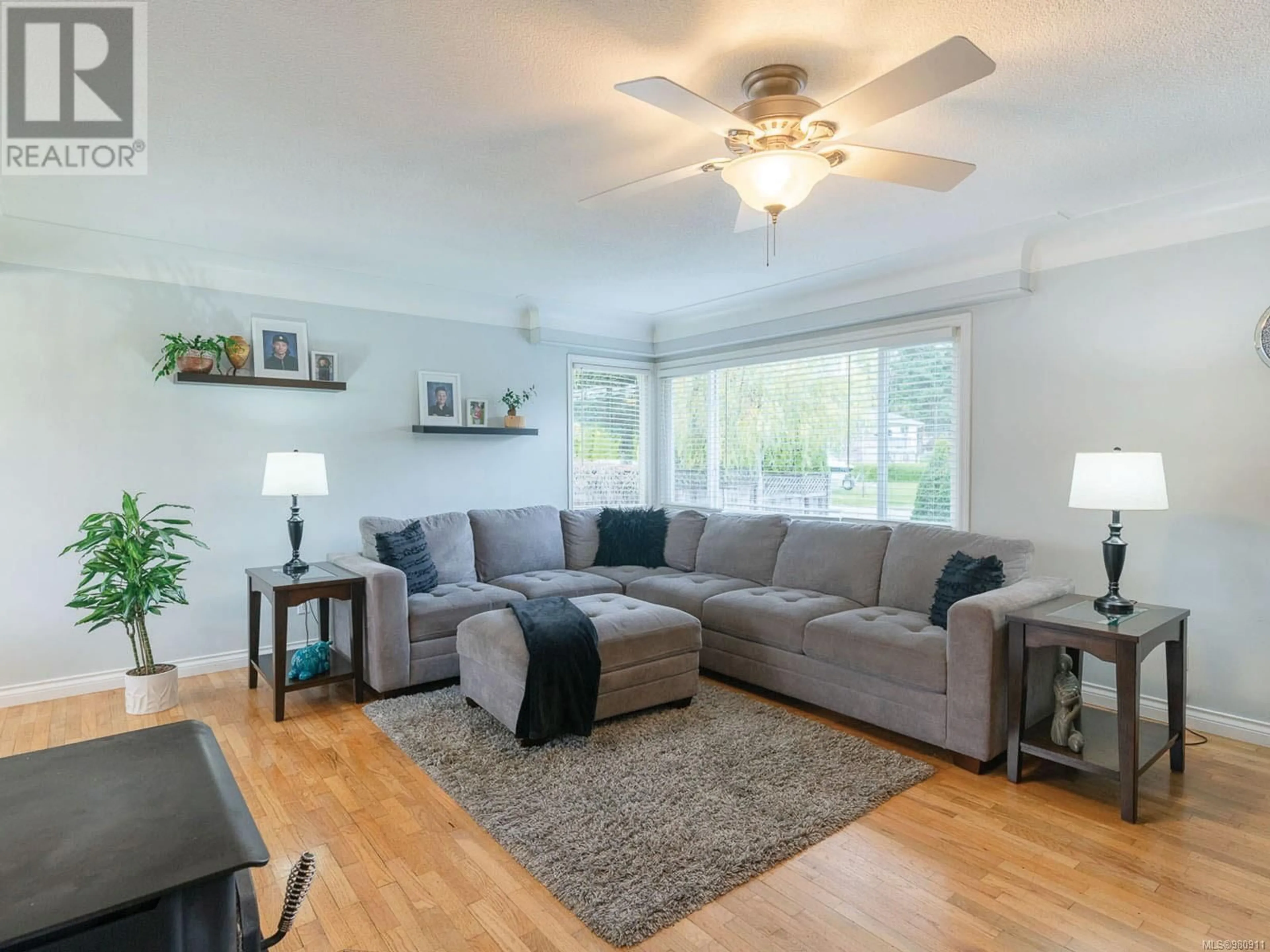 Living room, wood floors for 6290 Compton Rd, Port Alberni British Columbia V9Y7B8