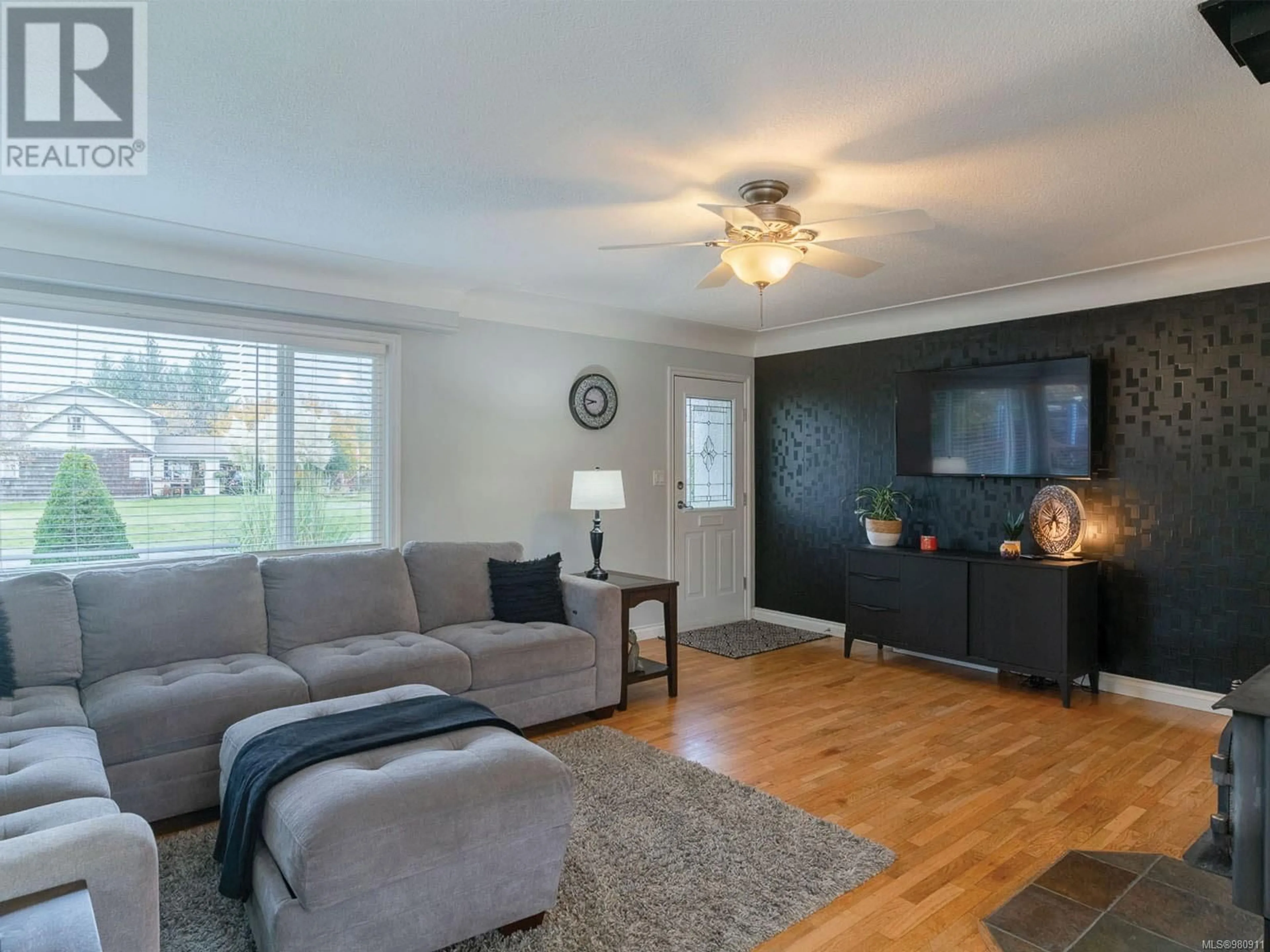 Living room, wood floors for 6290 Compton Rd, Port Alberni British Columbia V9Y7B8