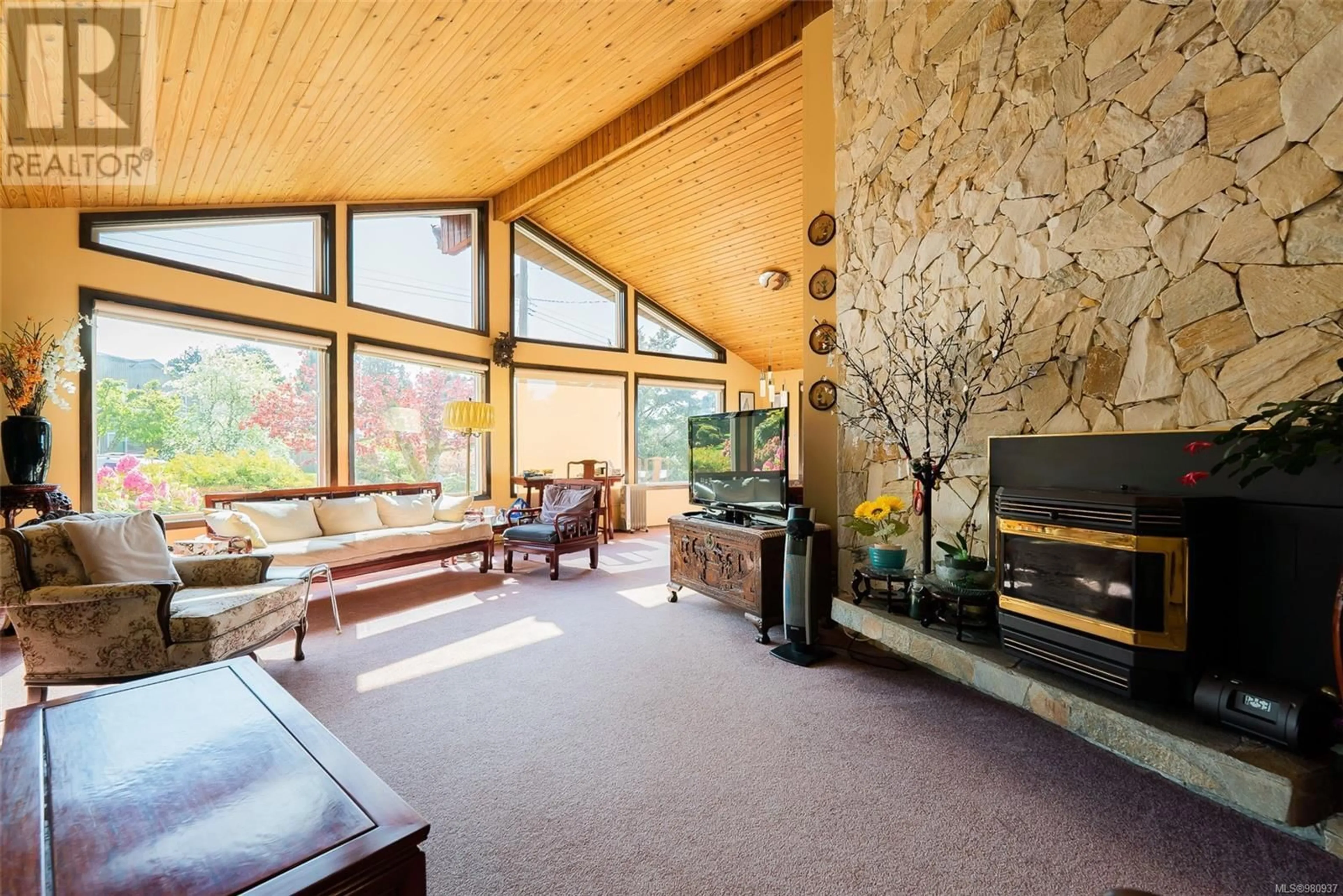 Living room, wood floors for 122 Bonavista Pl, Nanaimo British Columbia V9T1K4