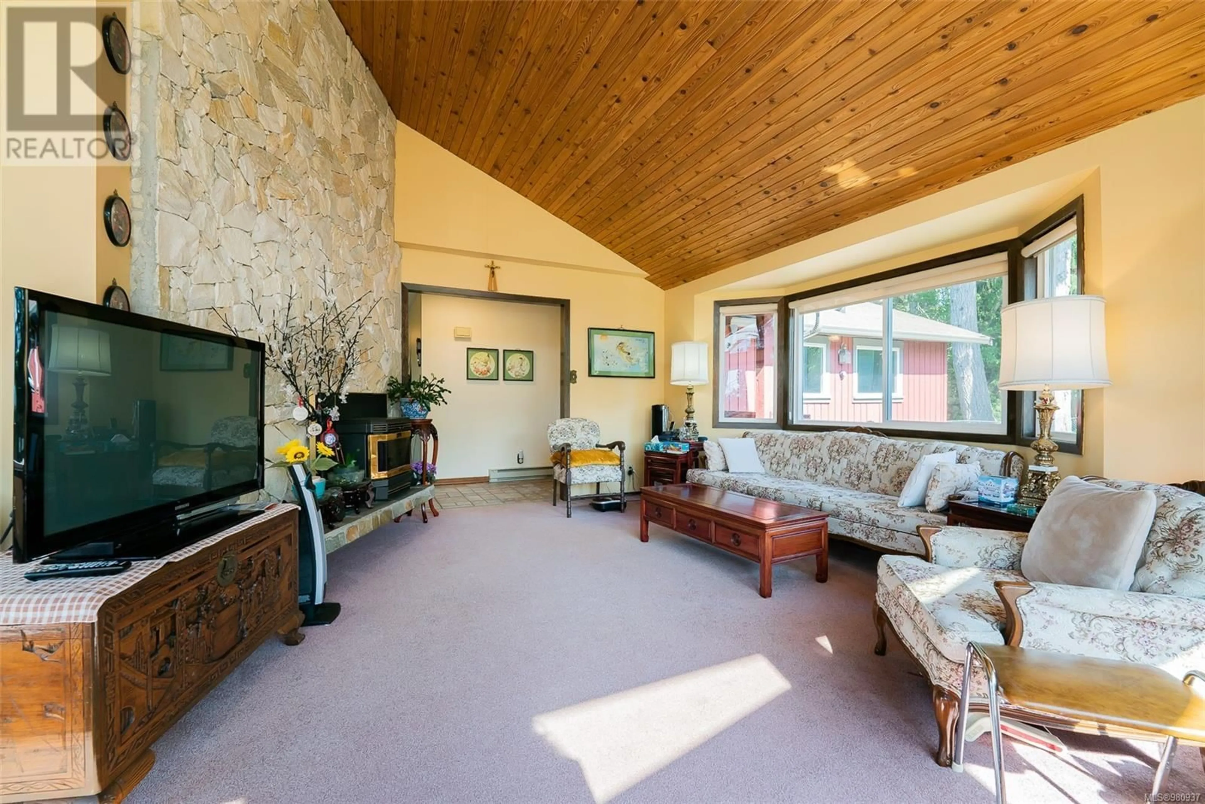 Living room, wood floors for 122 Bonavista Pl, Nanaimo British Columbia V9T1K4