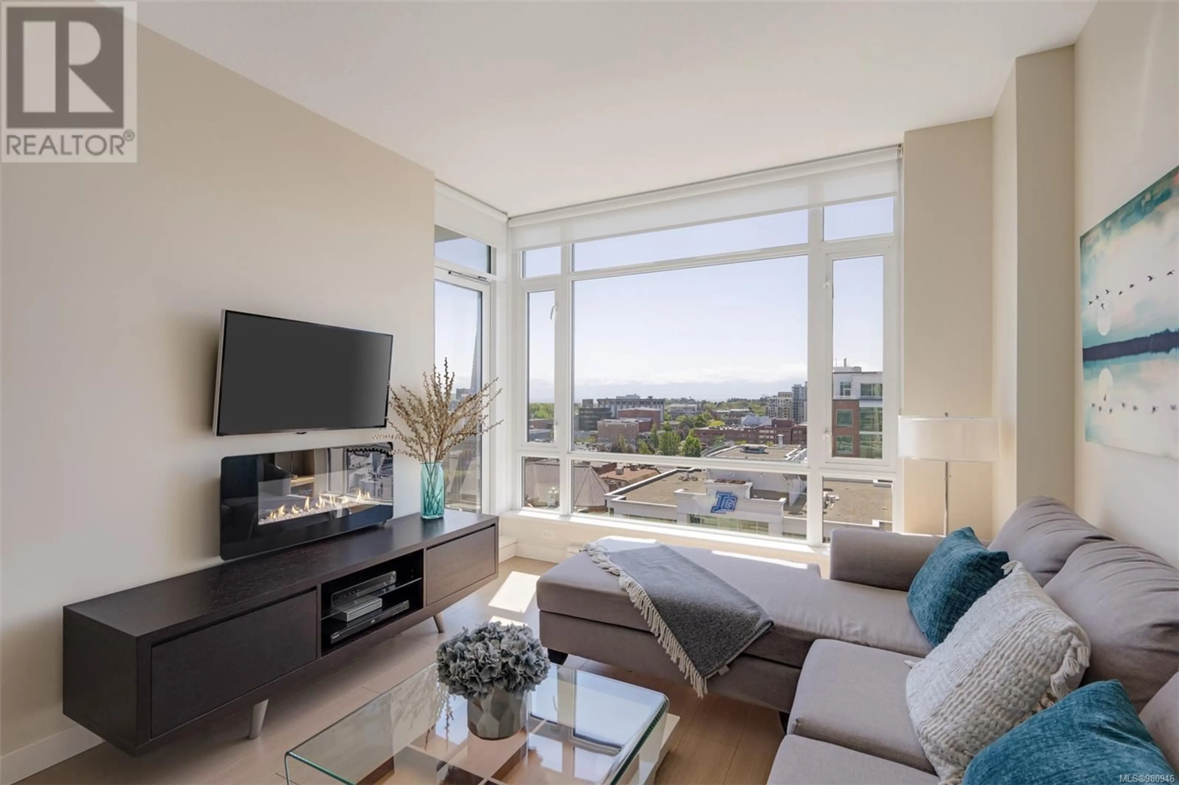 Living room, wood floors for 1407 728 Yates St, Victoria British Columbia V8W0C6