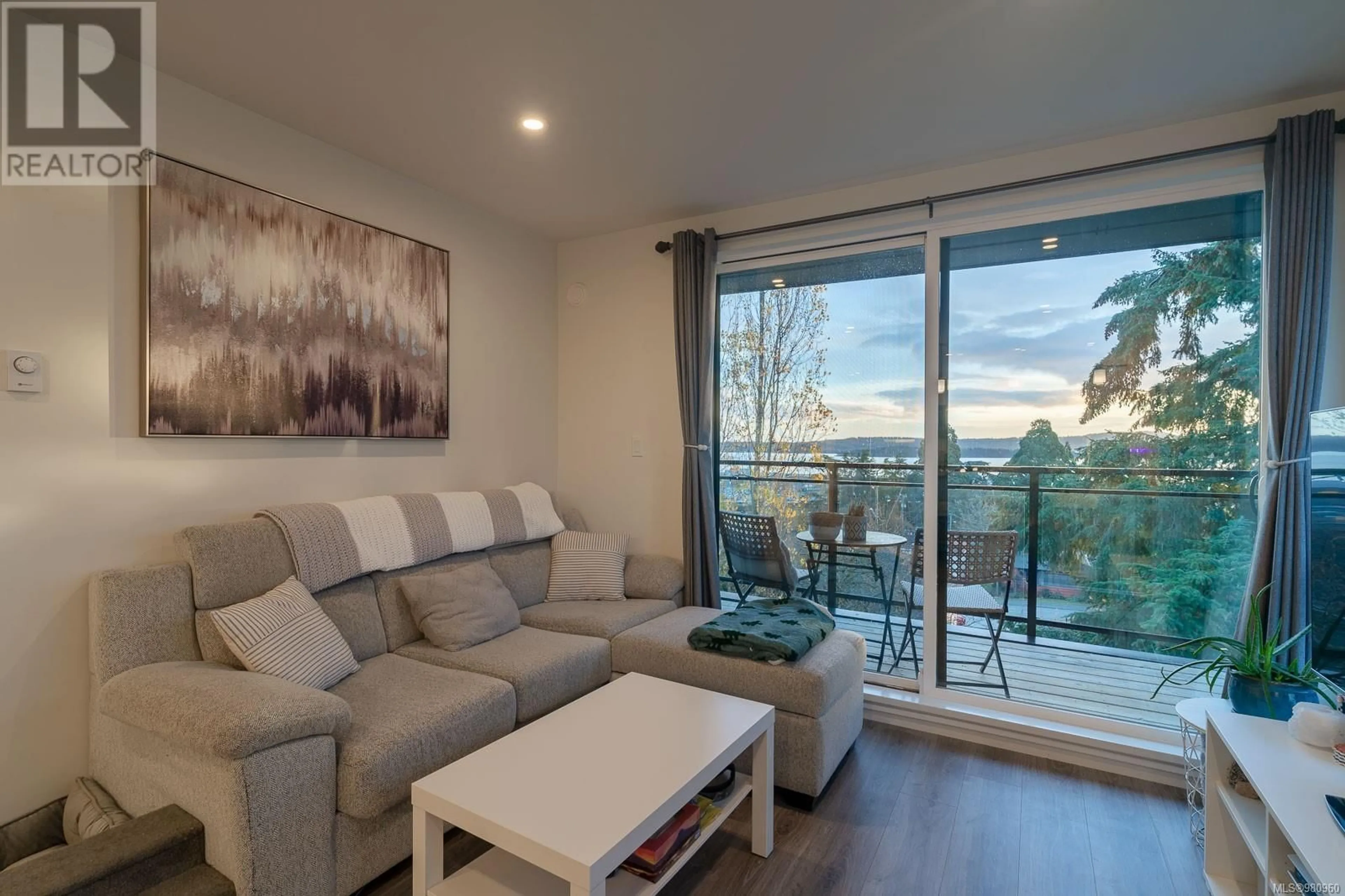 Living room, wood floors for 301 119 Haliburton St, Nanaimo British Columbia V9R4V9