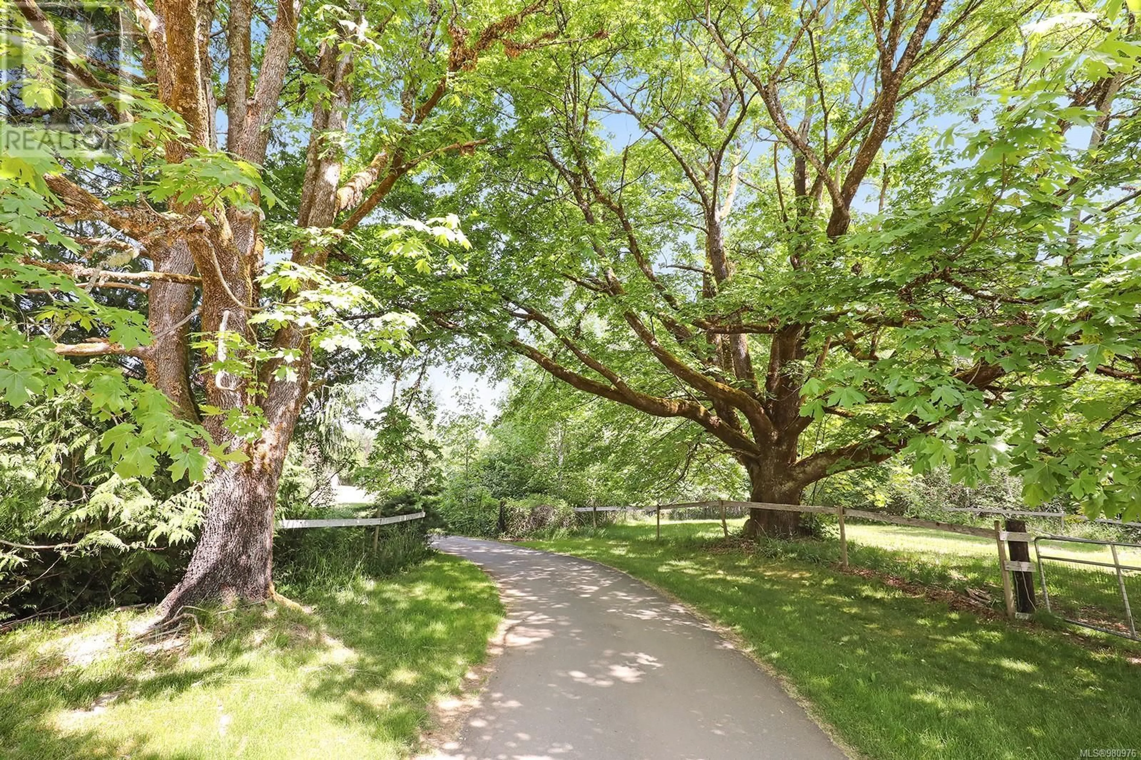 Patio, the street view for 2184 Left Rd, Courtenay British Columbia V9J1T9