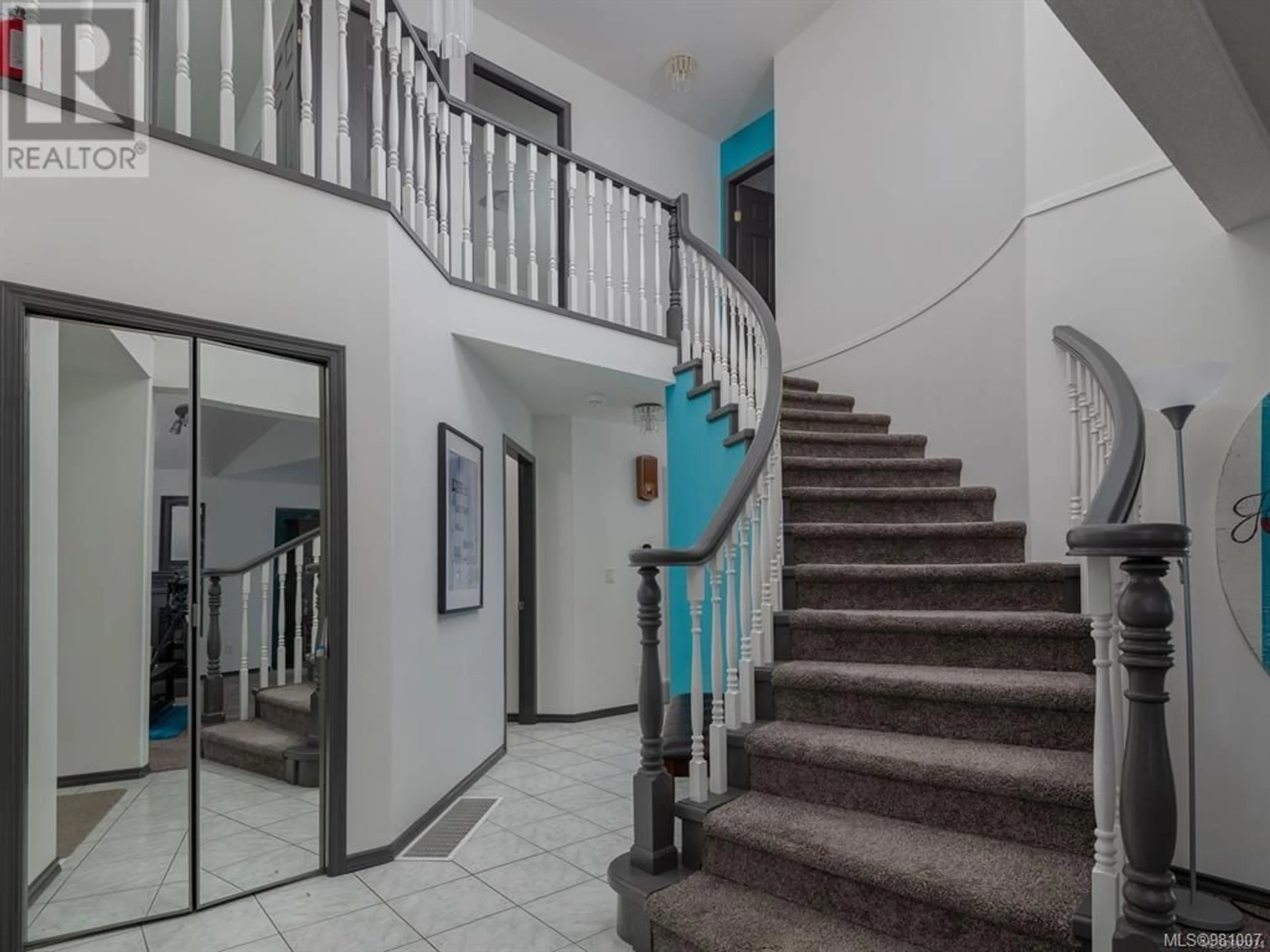 Indoor foyer, cement floor for 3150 McNaughton Ave, Port Alberni British Columbia V9Y7Z8