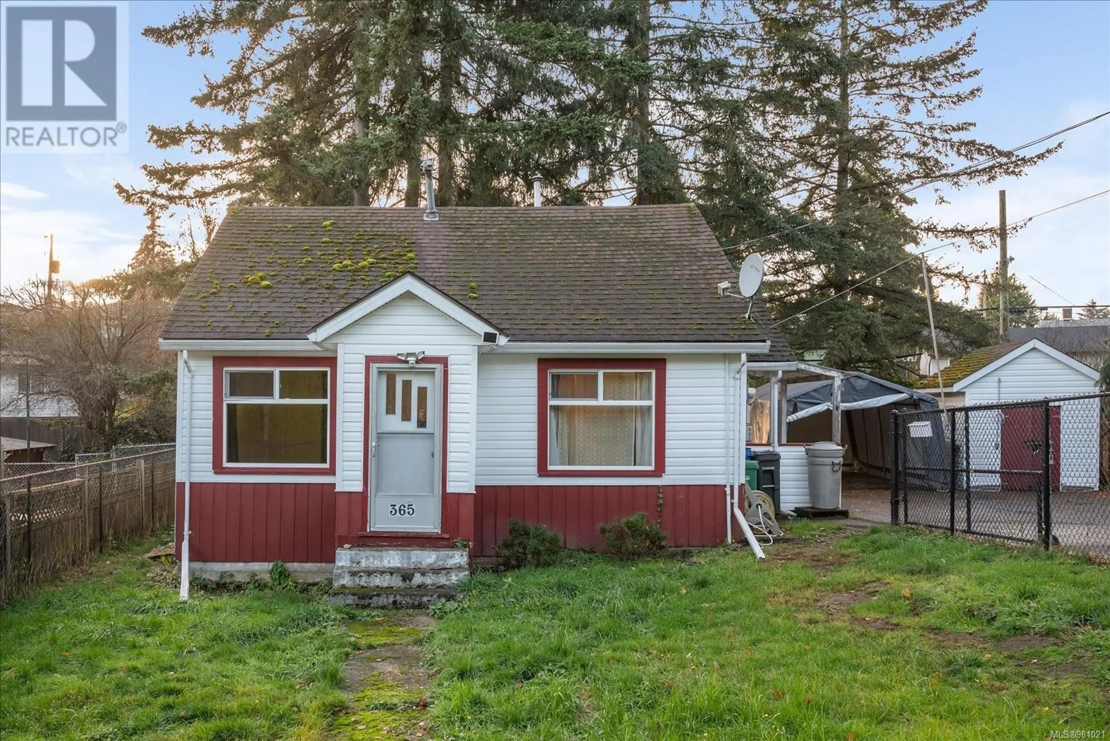 Frontside or backside of a home, cottage for 365 Pine St, Nanaimo British Columbia V9R2C1