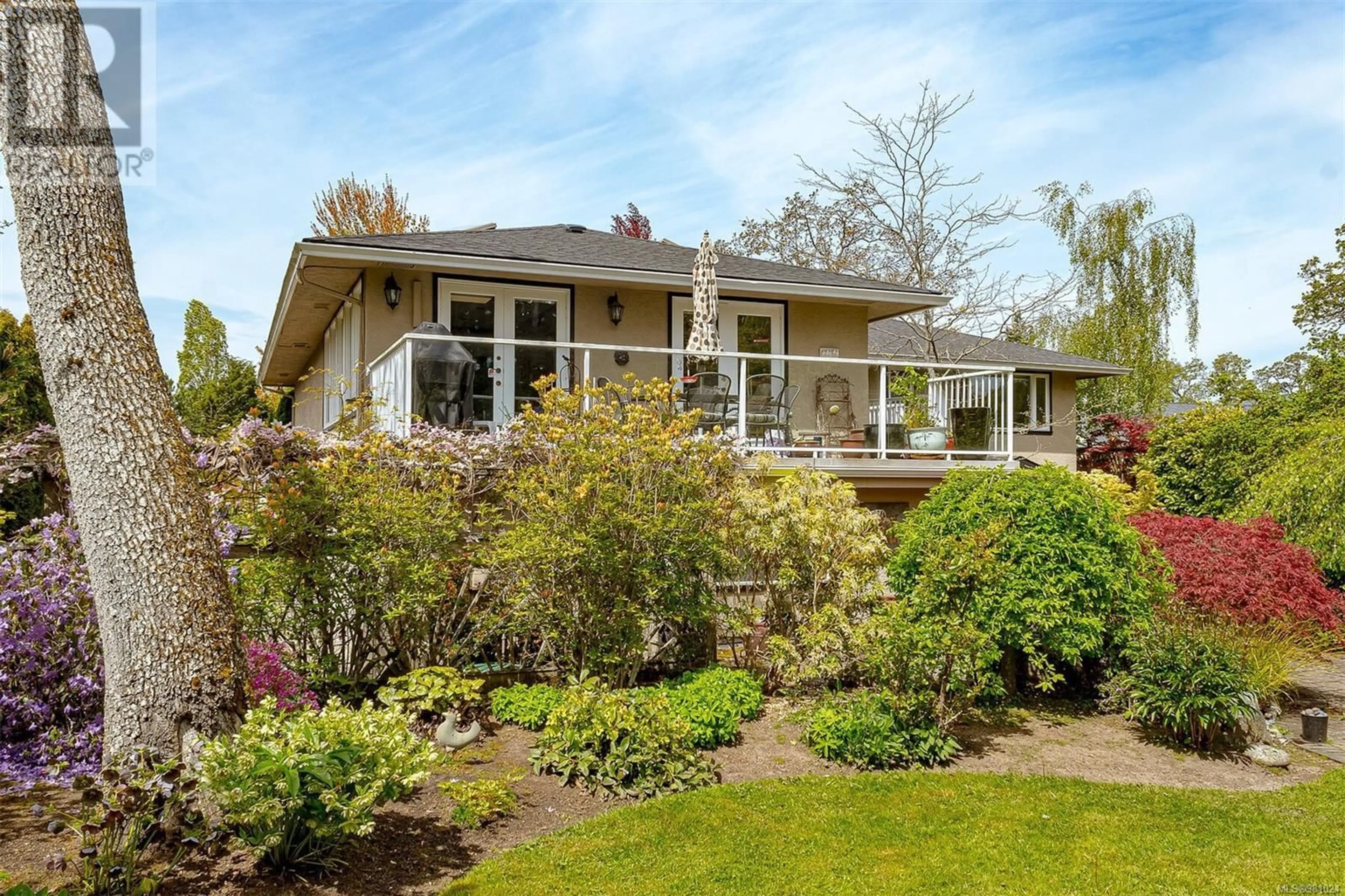 Frontside or backside of a home, cottage for 3331 Woodburn Ave, Oak Bay British Columbia V8P5B8