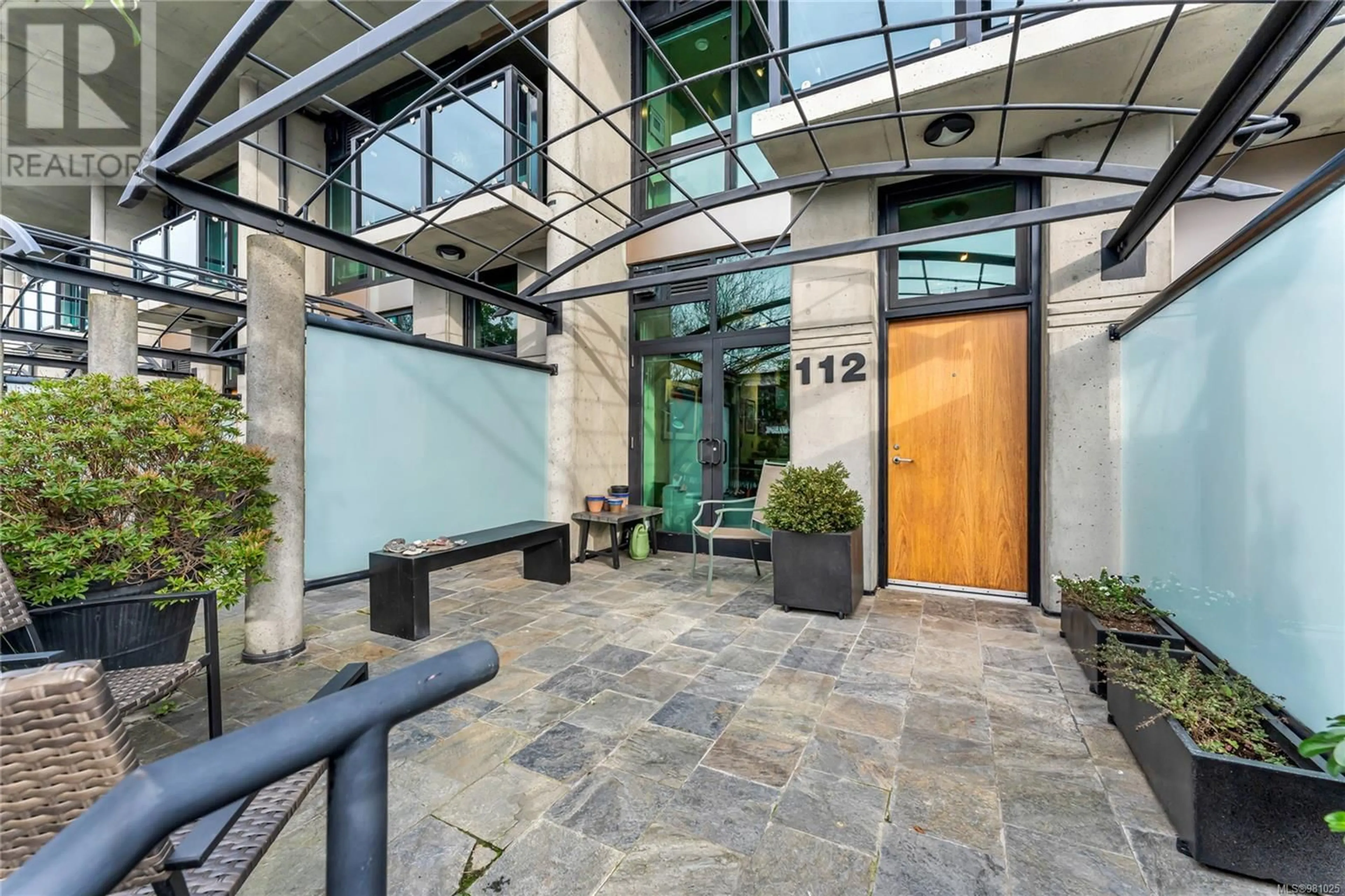 Indoor entryway, ceramic floors for 112 21 Erie St, Victoria British Columbia V8V5A8