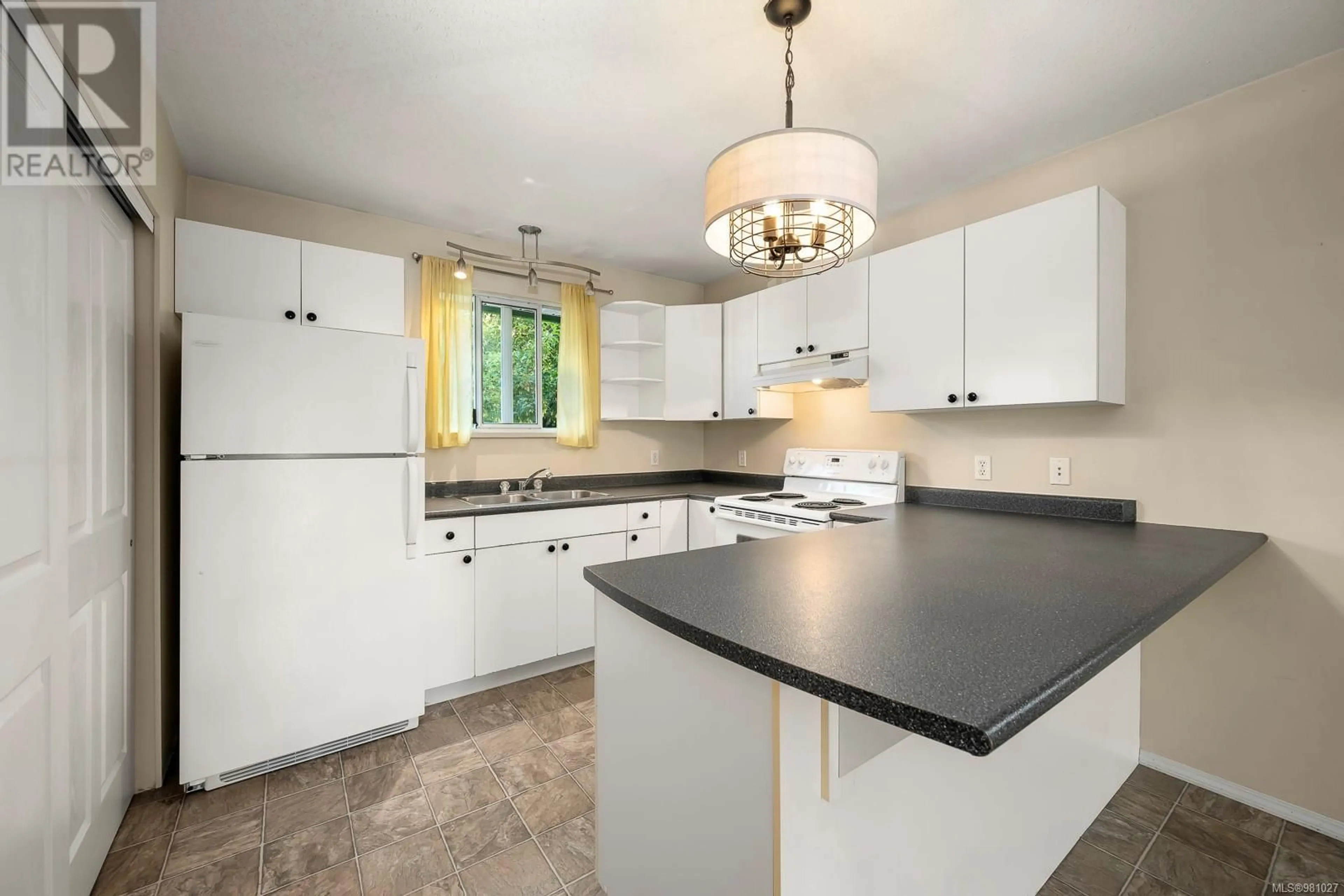 Open concept kitchen for 210 2767 Muir Rd, Courtenay British Columbia V9M9A1