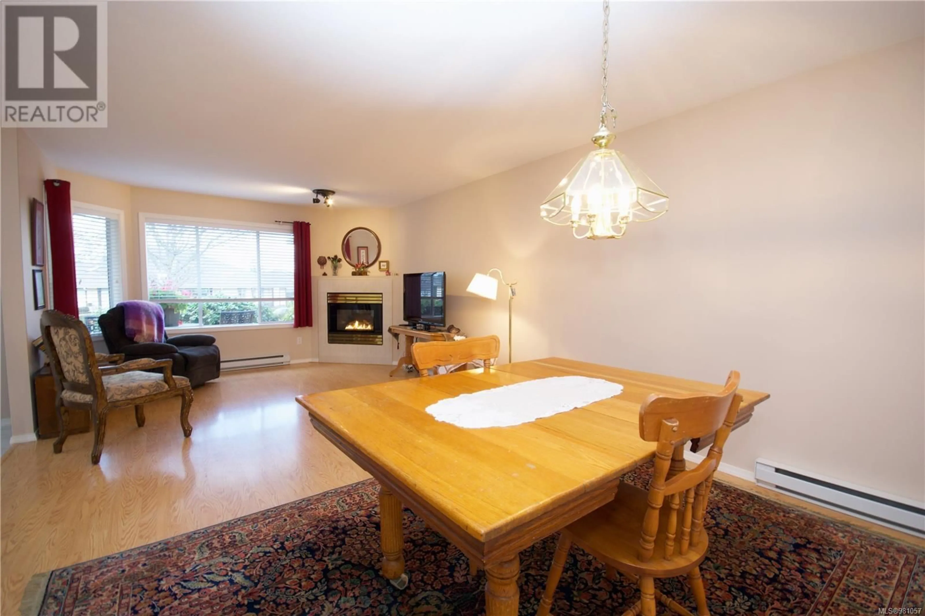 Dining room, wood floors, cottage for 32 454 Morison Ave, Parksville British Columbia V9P2M6