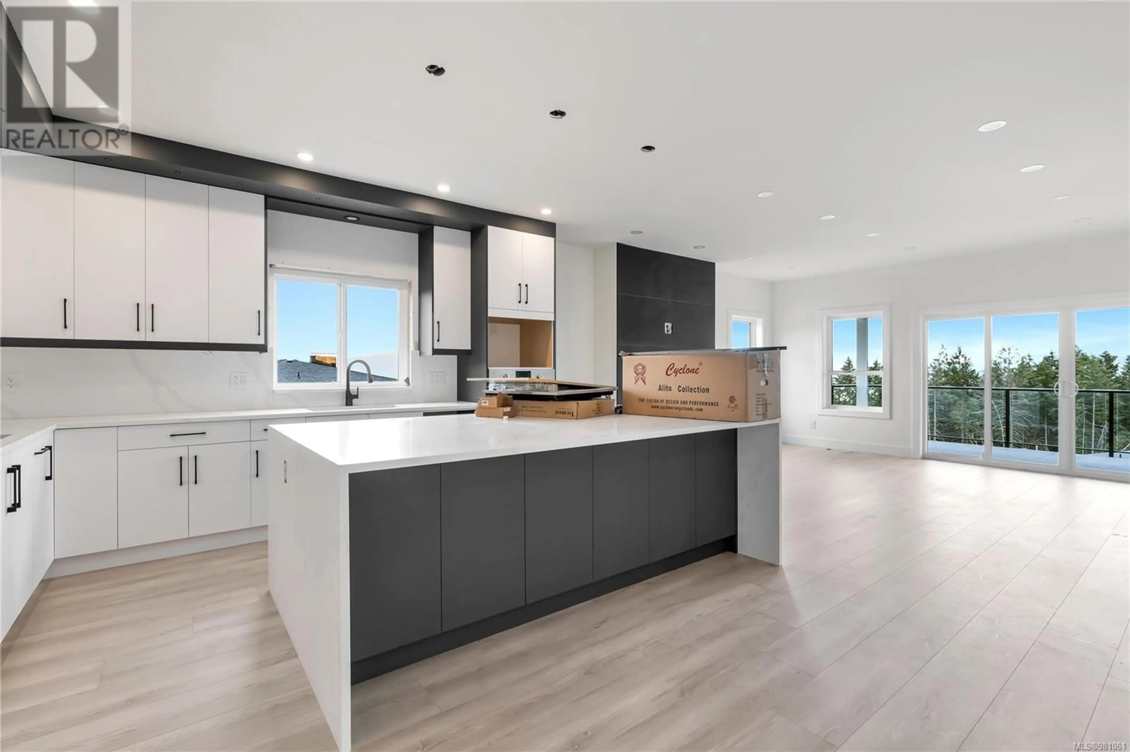 Open concept kitchen for 3330 Woodrush Dr, Duncan British Columbia V1L0M5