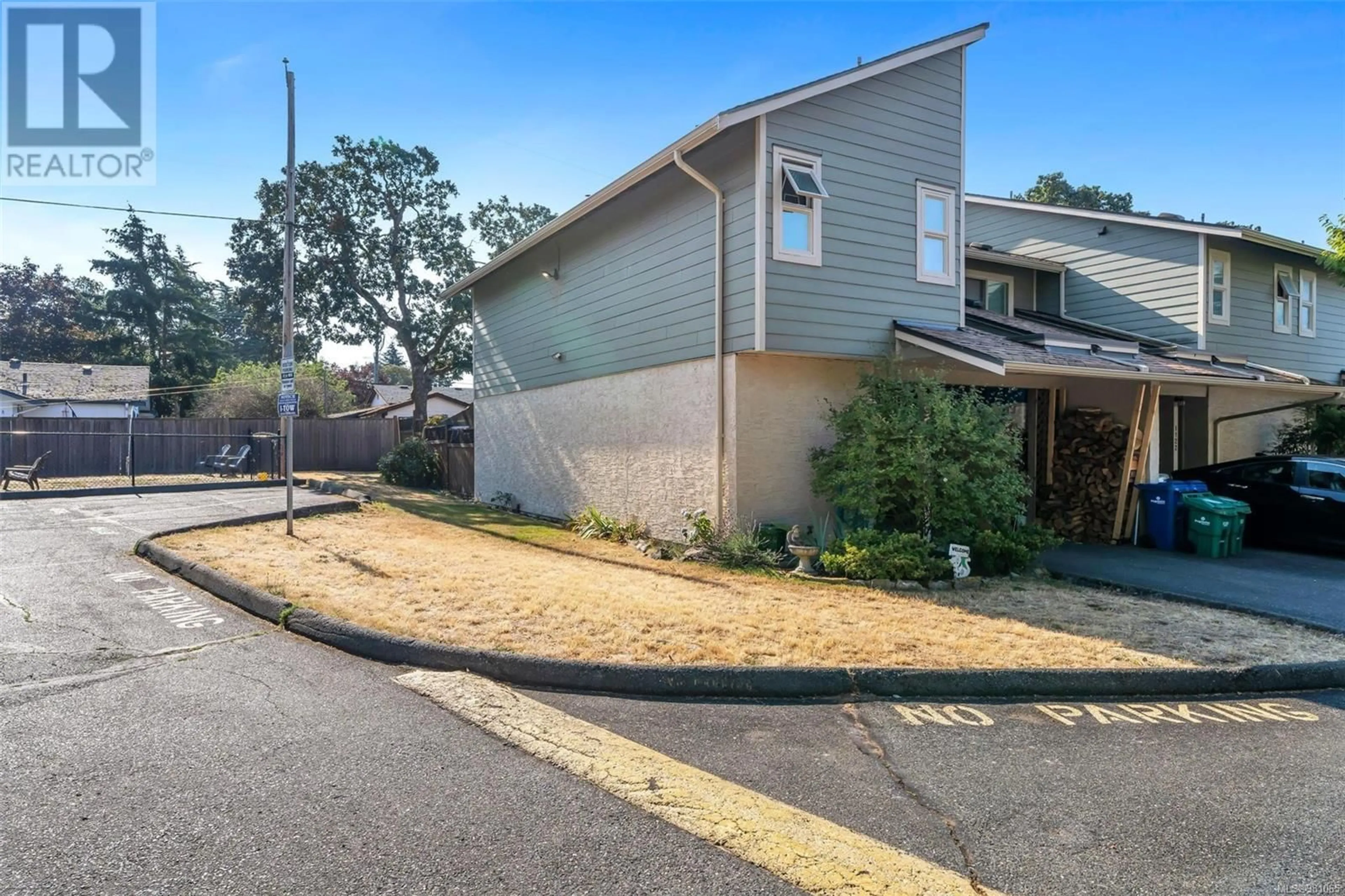 A pic from exterior of the house or condo, the street view for 1124 Kiwi Rd, Langford British Columbia V9B5C1