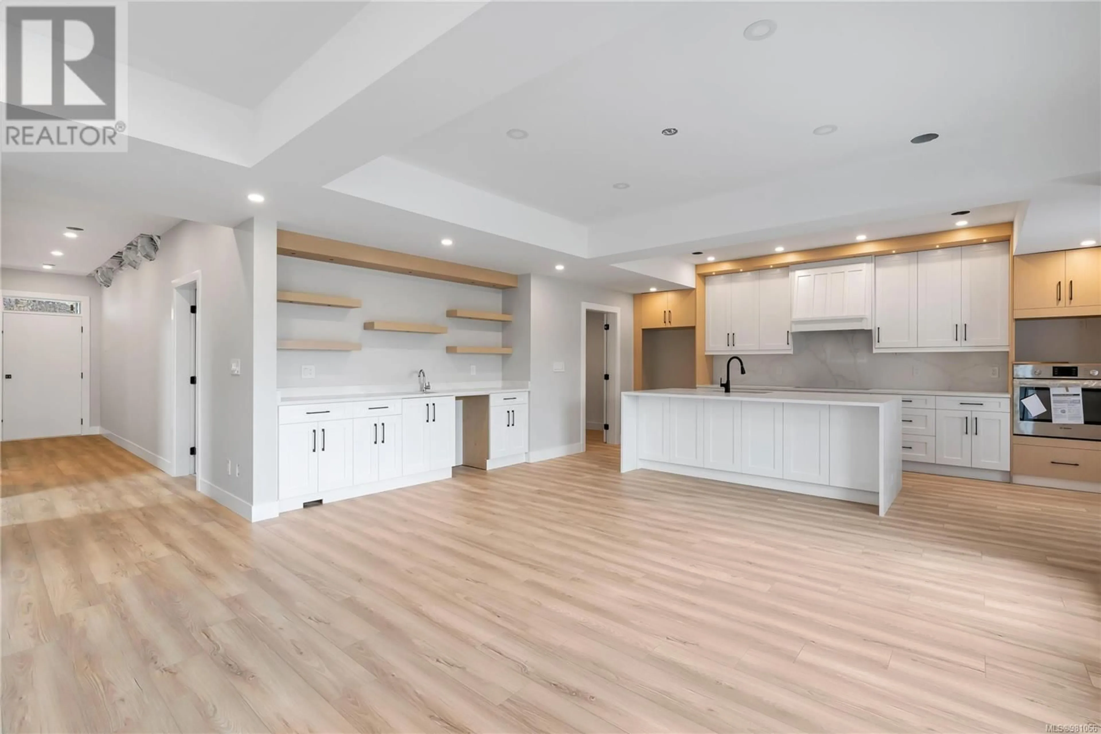 Open concept kitchen for 3318 Woodrush Dr, Duncan British Columbia V1L0M5