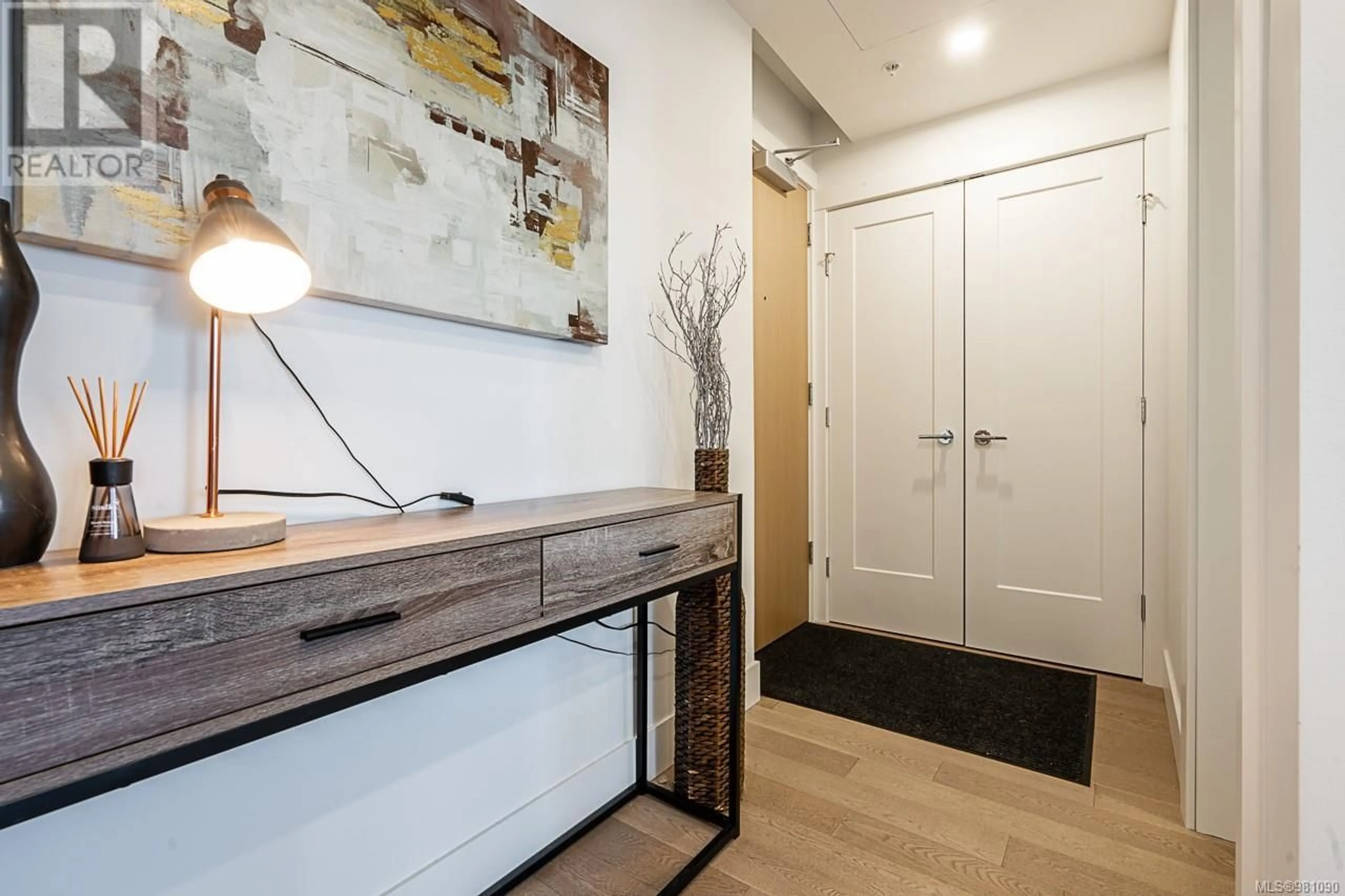 Indoor entryway for 2303 - 777 HERALD STREET, Victoria British Columbia V8T0C7