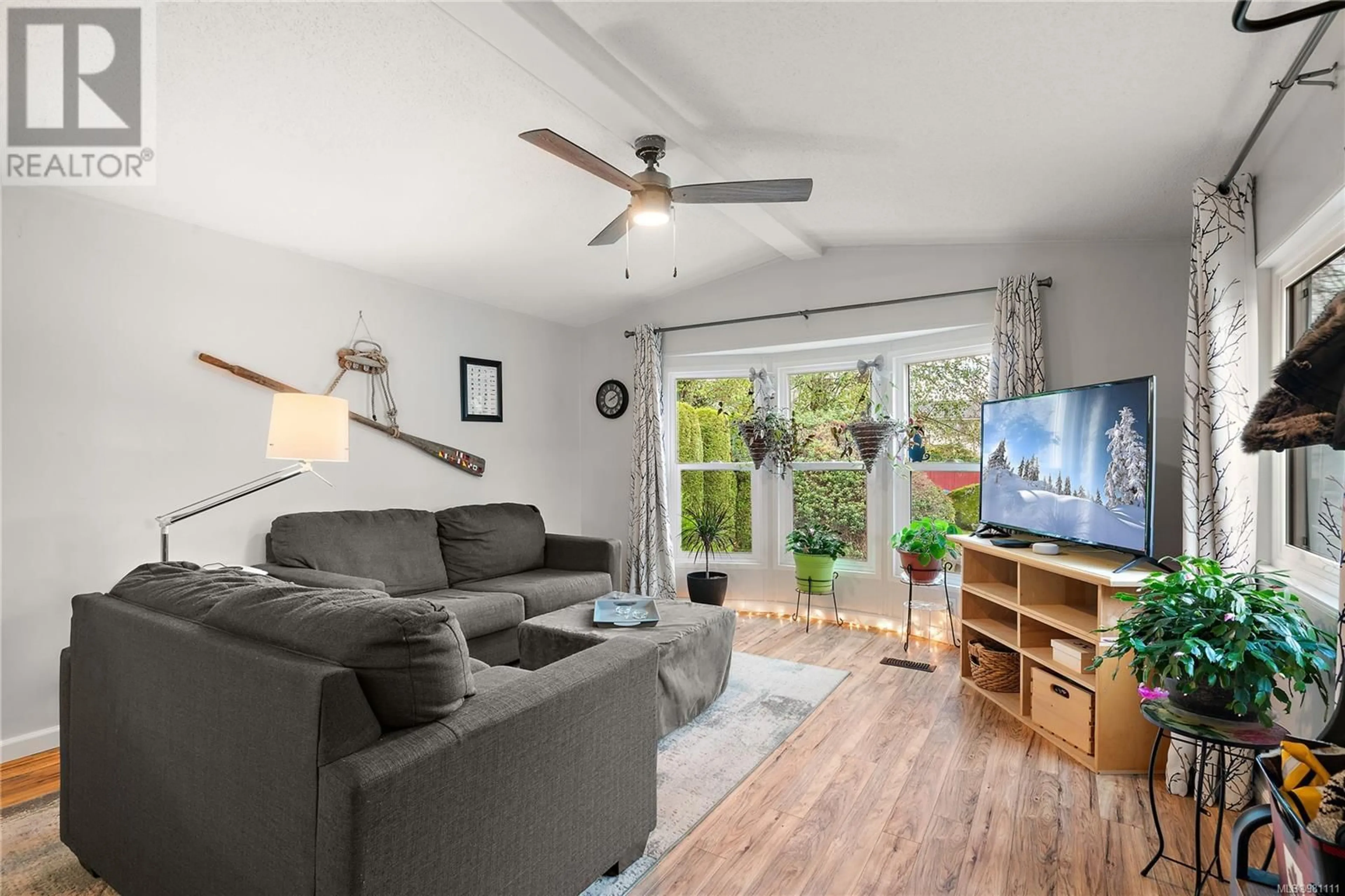 Living room, wood floors for 9 2741 Stautw Rd, Central Saanich British Columbia V8M2E9