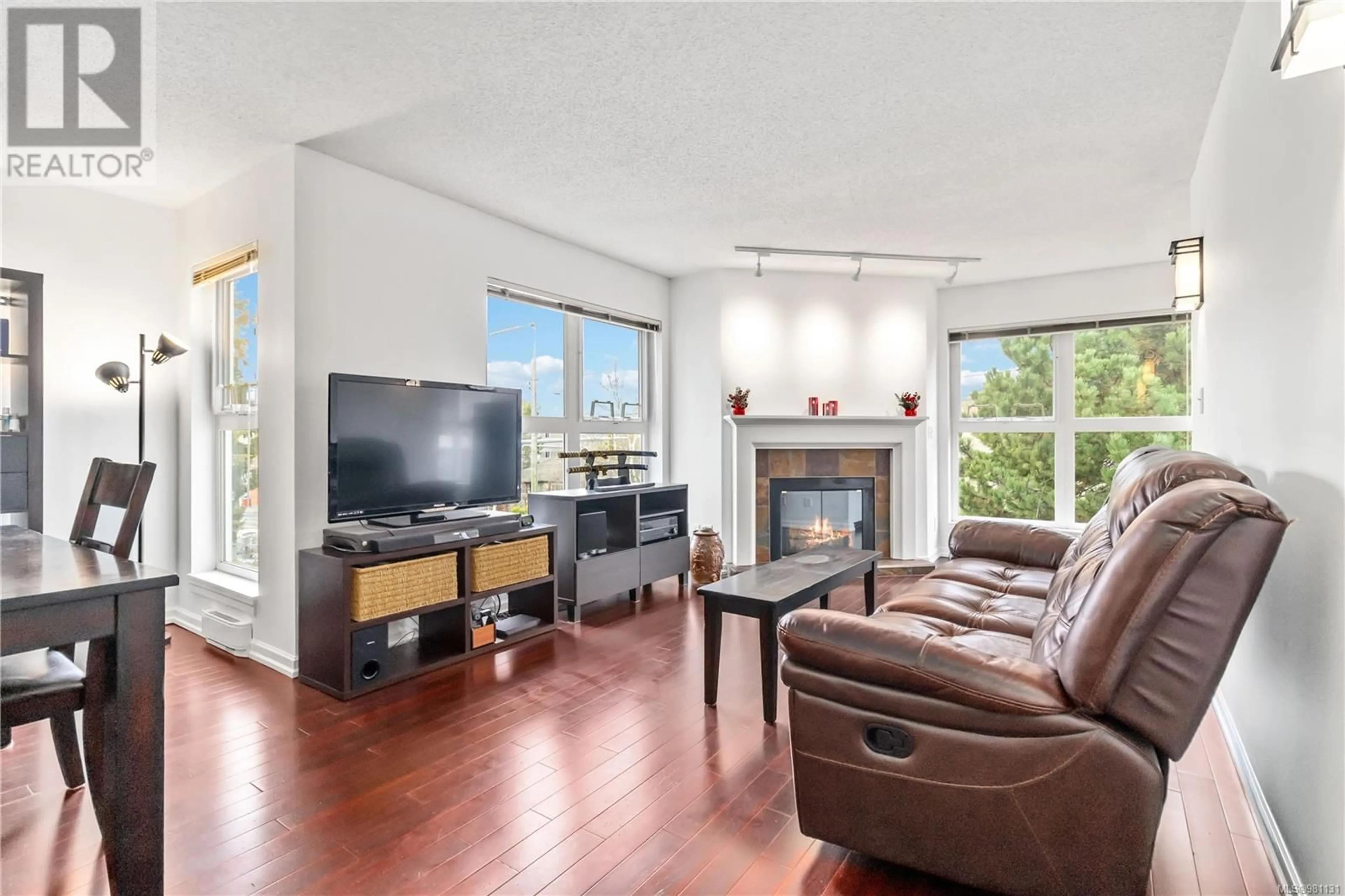 Living room, wood floors for 306 1201 Hillside Ave, Victoria British Columbia V8T2B1