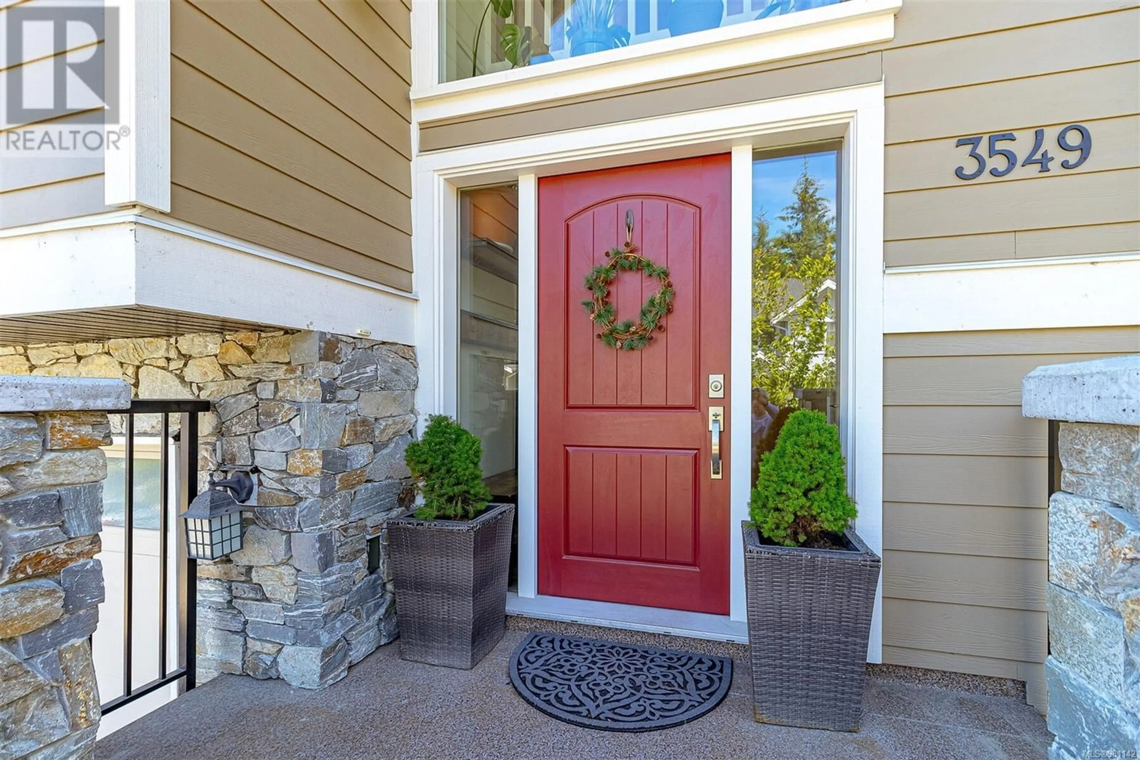 Indoor entryway, wood floors for 3549 Joy Close, Langford British Columbia V9C3A5