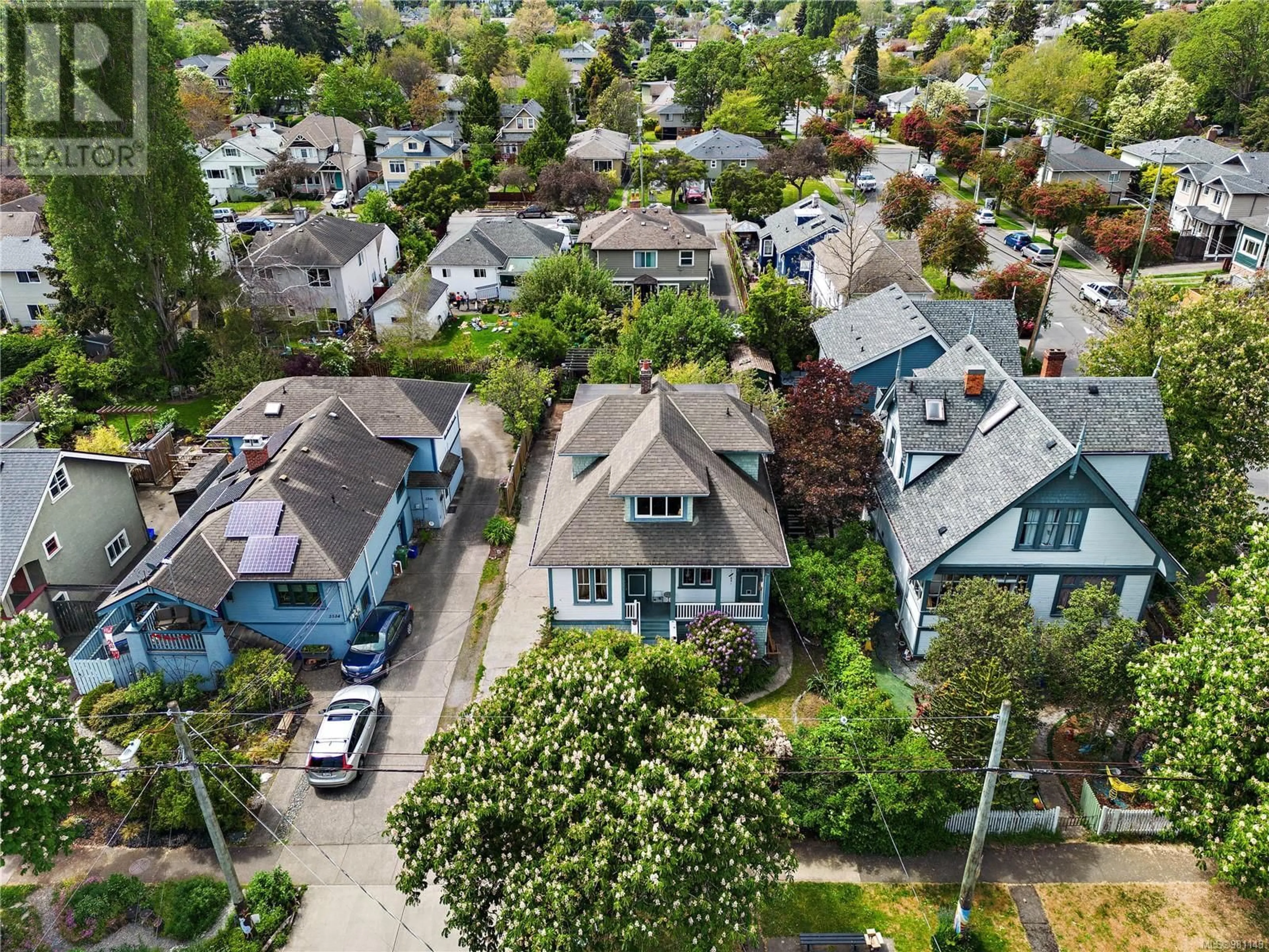 Frontside or backside of a home, the street view for 2538 Fernwood Rd, Victoria British Columbia V8T2Z9