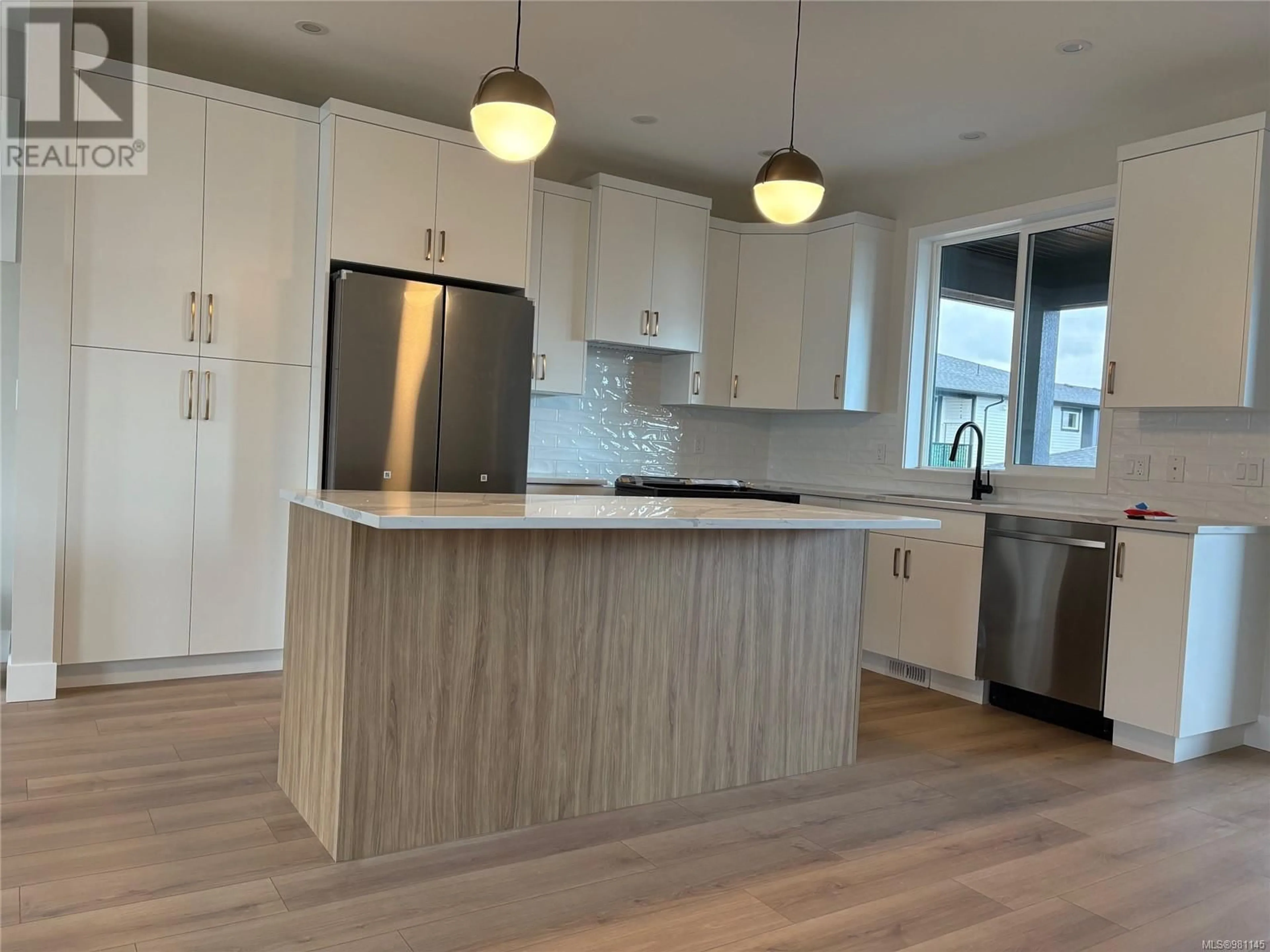 Open concept kitchen for 610 Eighth St, Nanaimo British Columbia V9R0K9