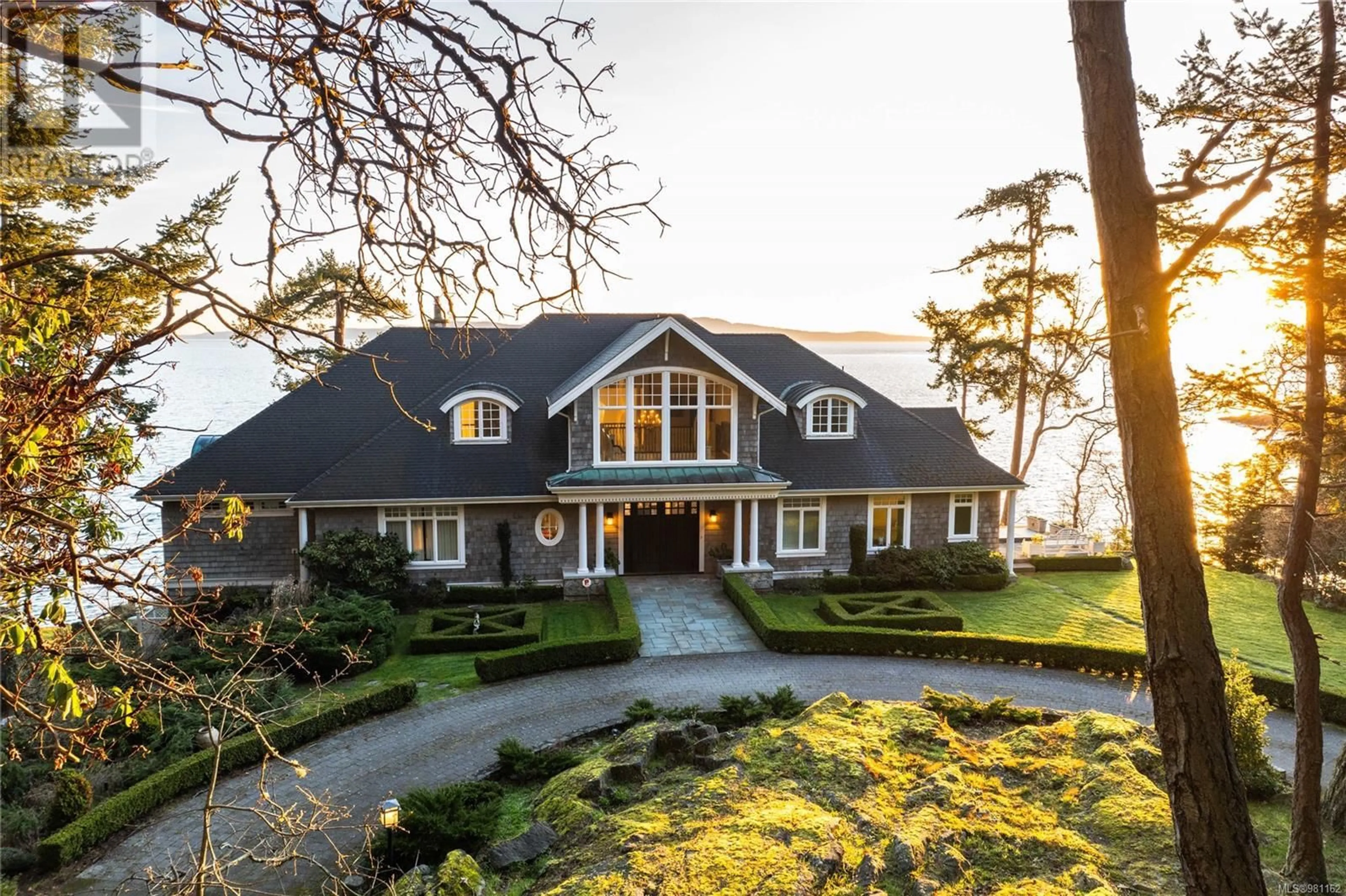 Frontside or backside of a home, cottage for 2600 Queenswood Dr, Saanich British Columbia V8N1X5