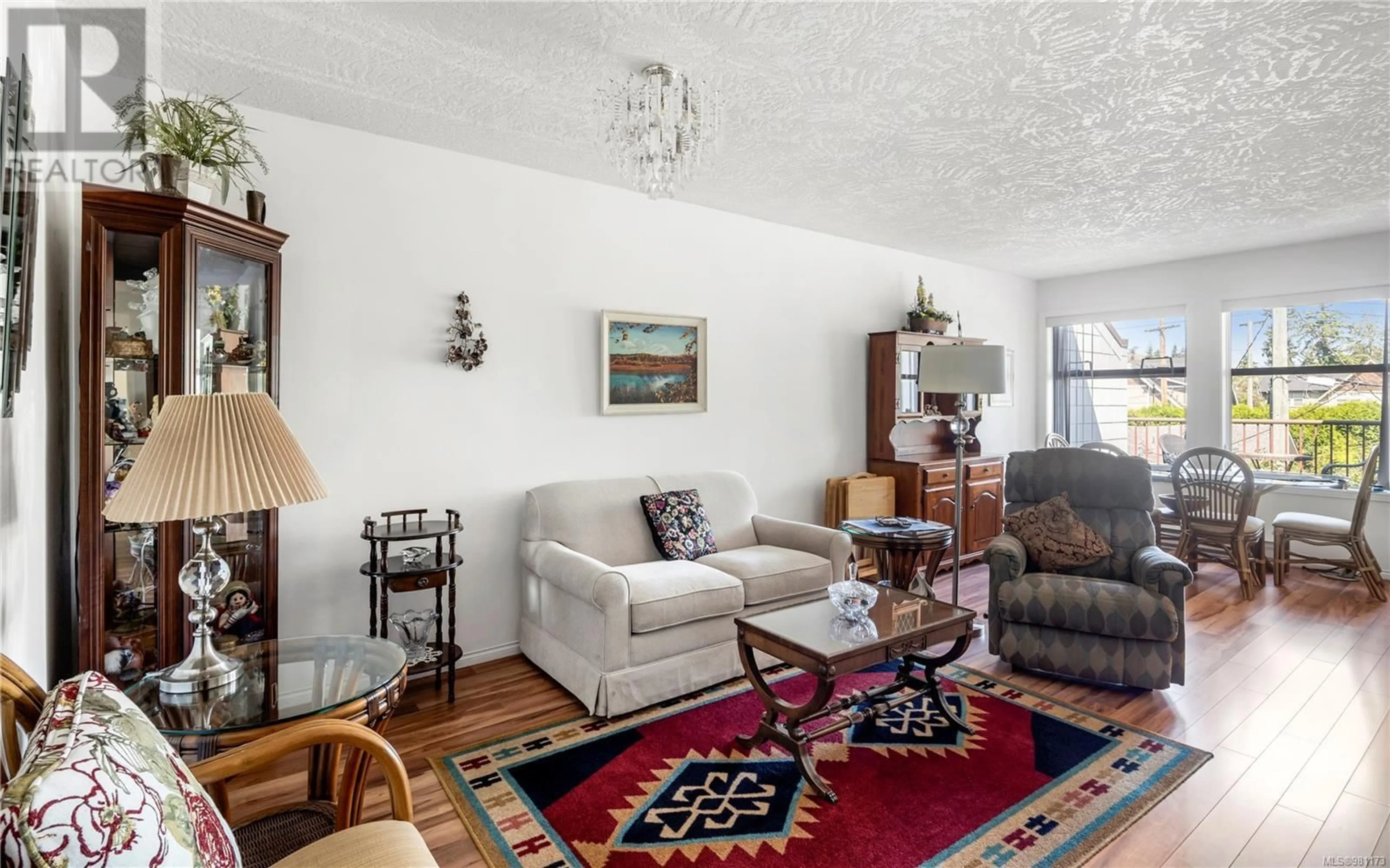 Living room, wood floors for 307 7865 Patterson Rd, Central Saanich British Columbia V8M2C7