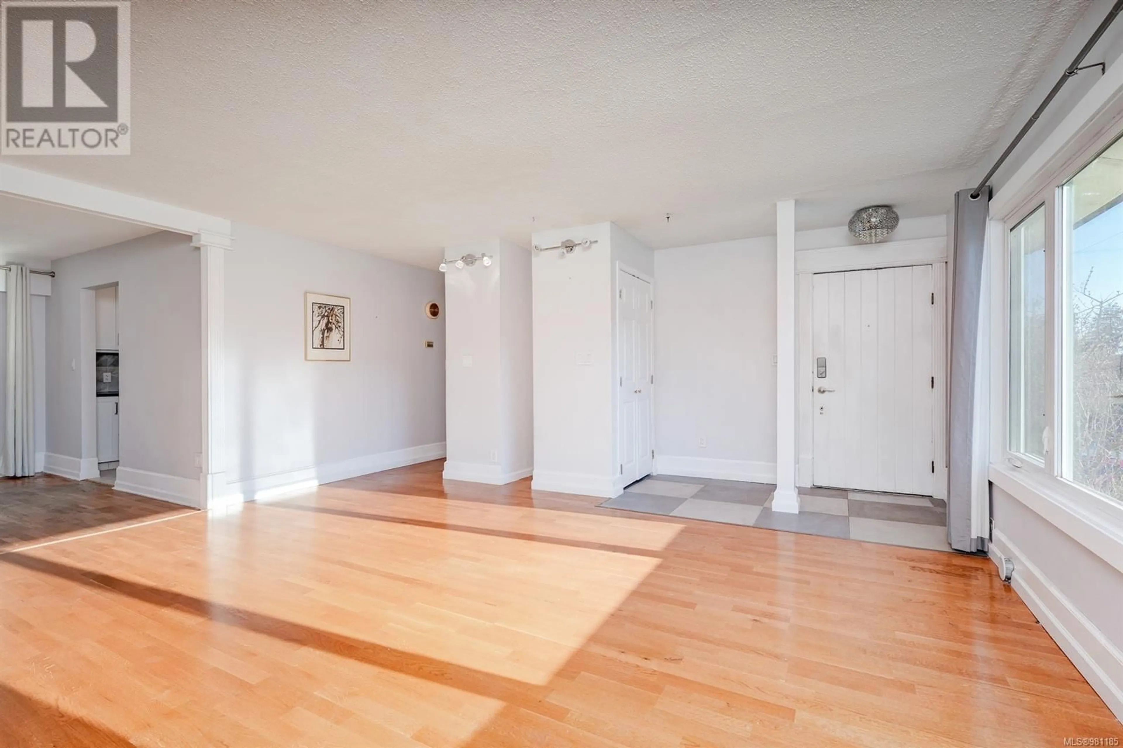 A pic of a room, wood floors for 252 Seafield Rd, Colwood British Columbia V9C1S6