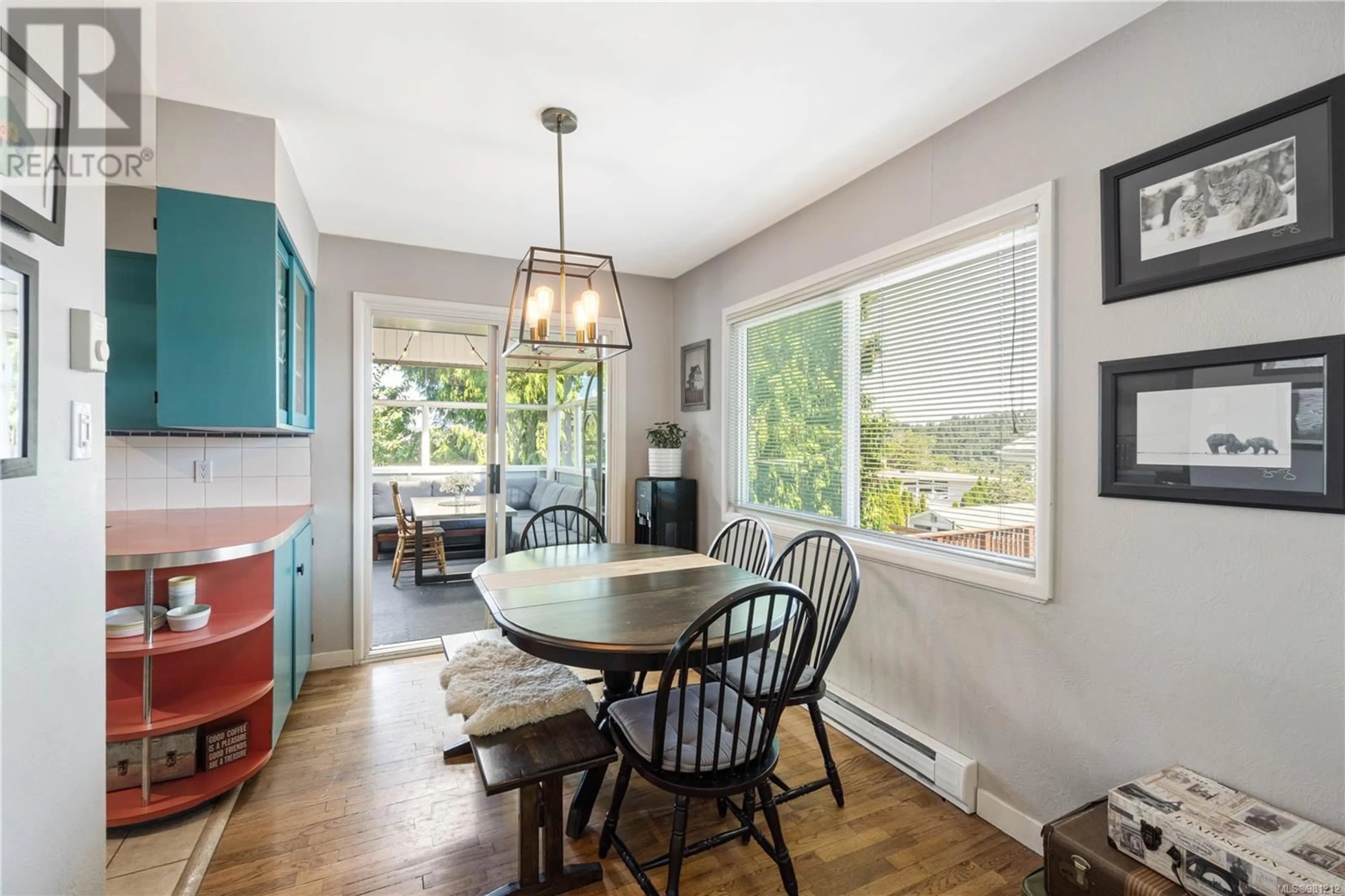 Dining room, wood floors, cottage for 632 Drake St, Nanaimo British Columbia V9S2T1