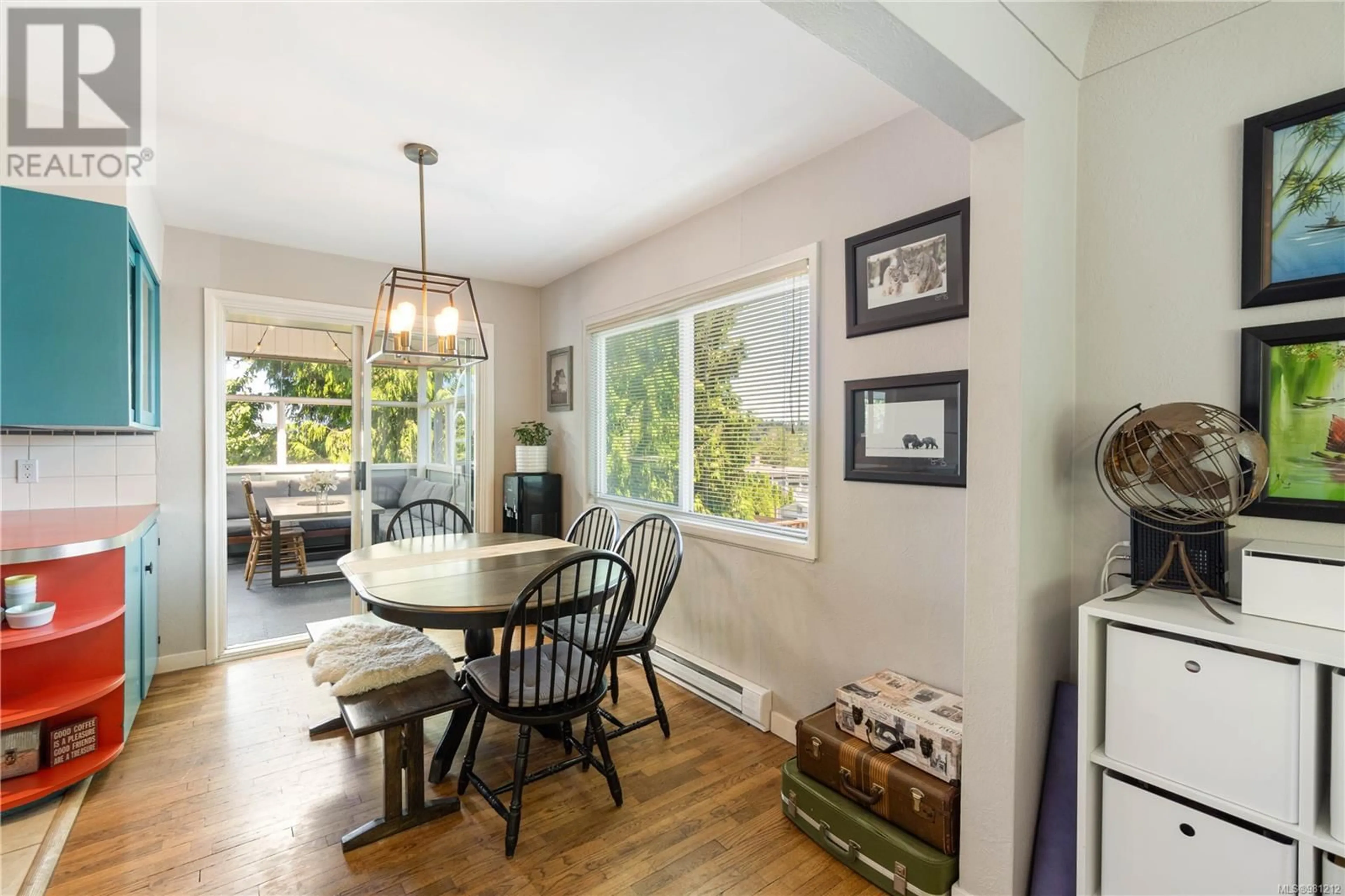 Dining room, wood floors, cottage for 632 Drake St, Nanaimo British Columbia V9S2T1