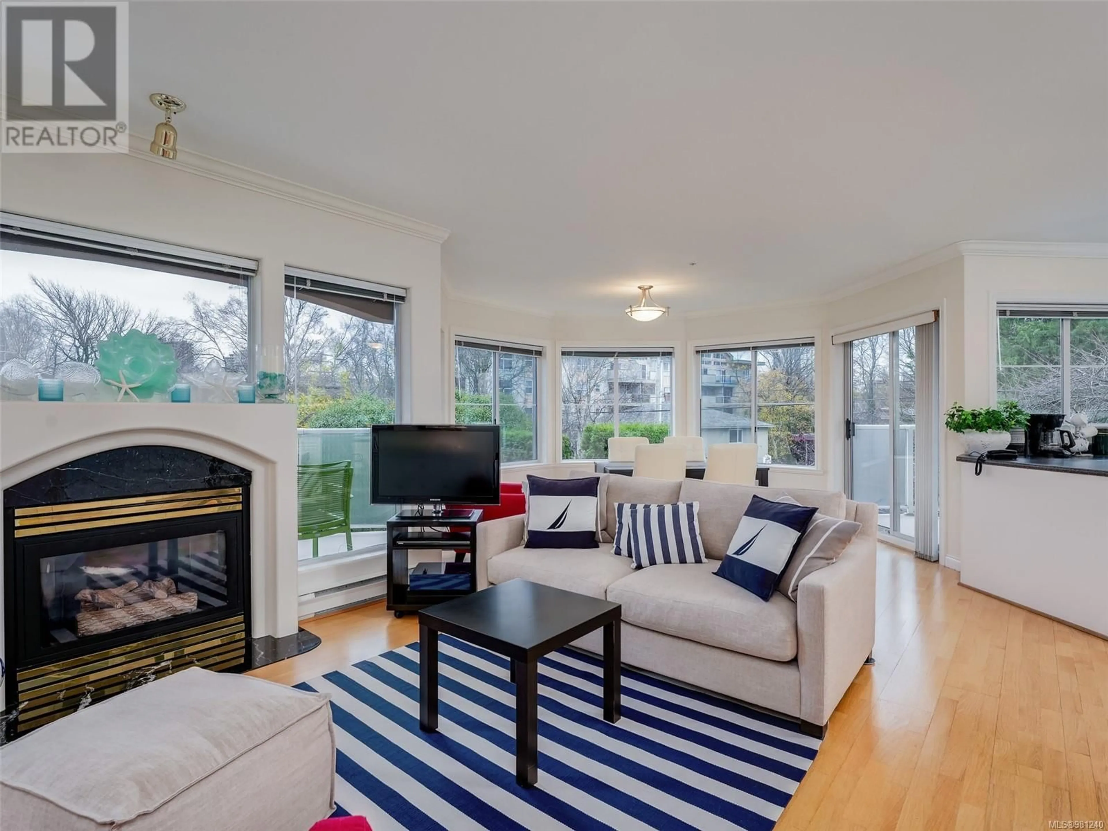 Living room, wood floors for 209 405 Quebec St, Victoria British Columbia V8V4Z2