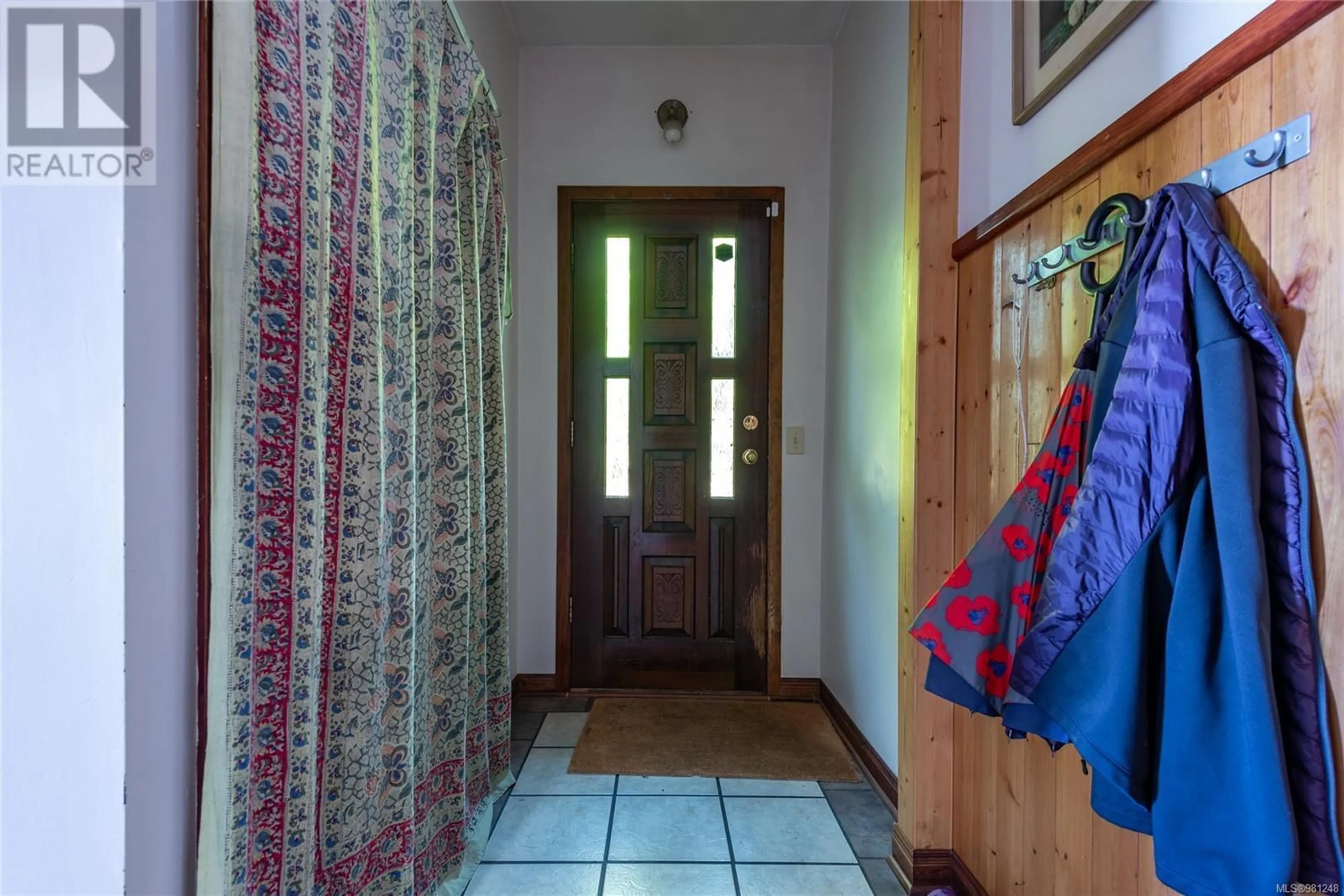 Indoor foyer for 310 1ST STREET, Sointula British Columbia V0N3E0