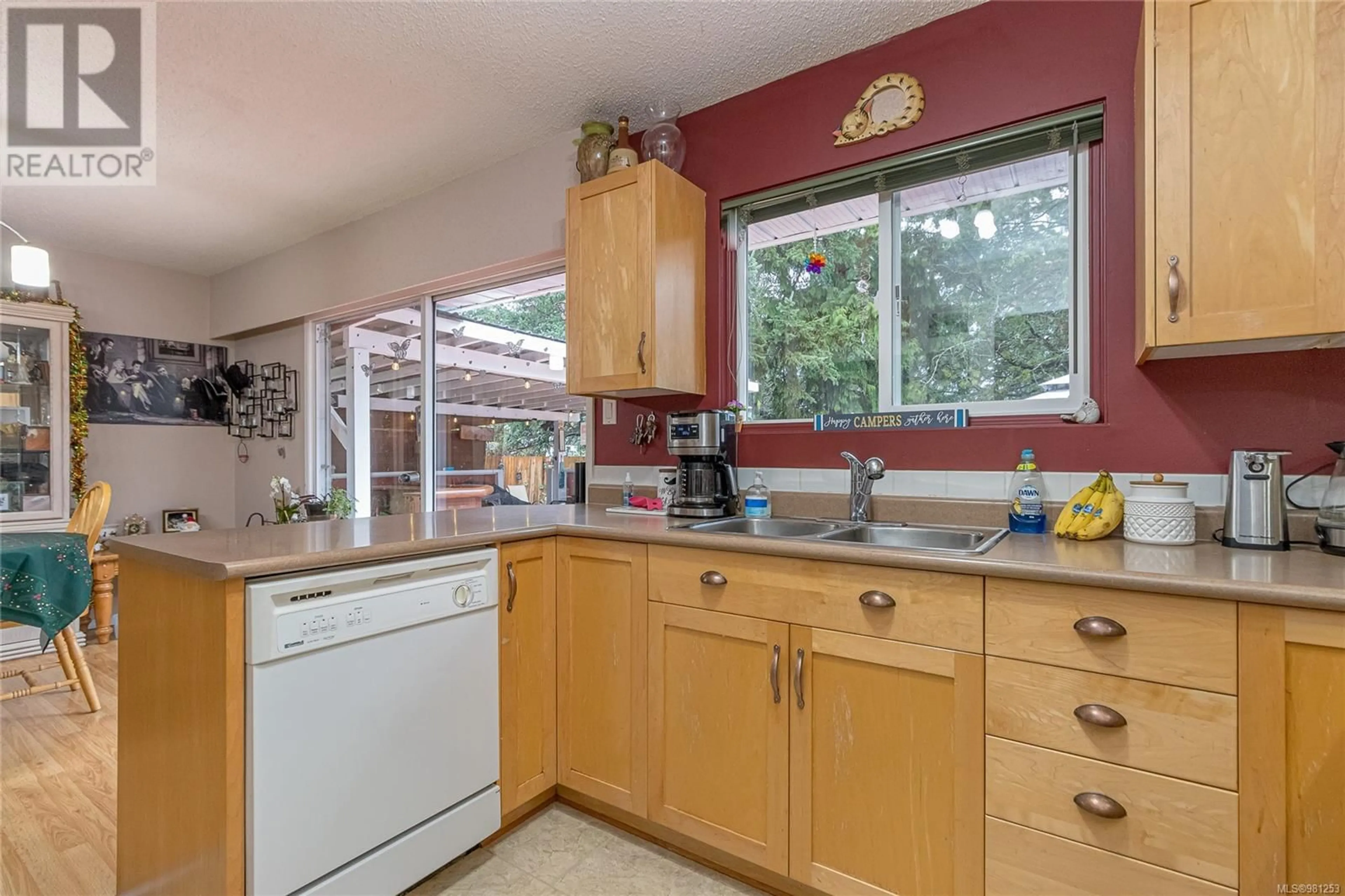 Standard kitchen, unknown for 502 Ninth St, Nanaimo British Columbia V9R1A7