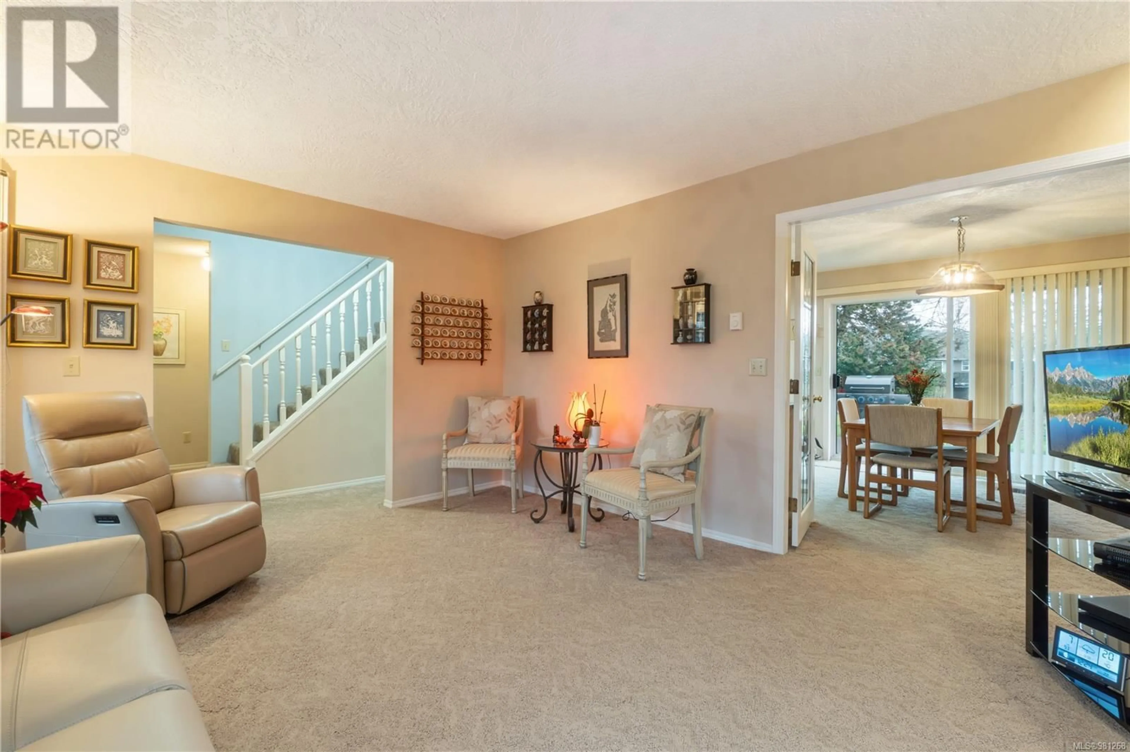 Indoor foyer, carpet floors for 676 Ermineskin Ave, Parksville British Columbia V9P1G2