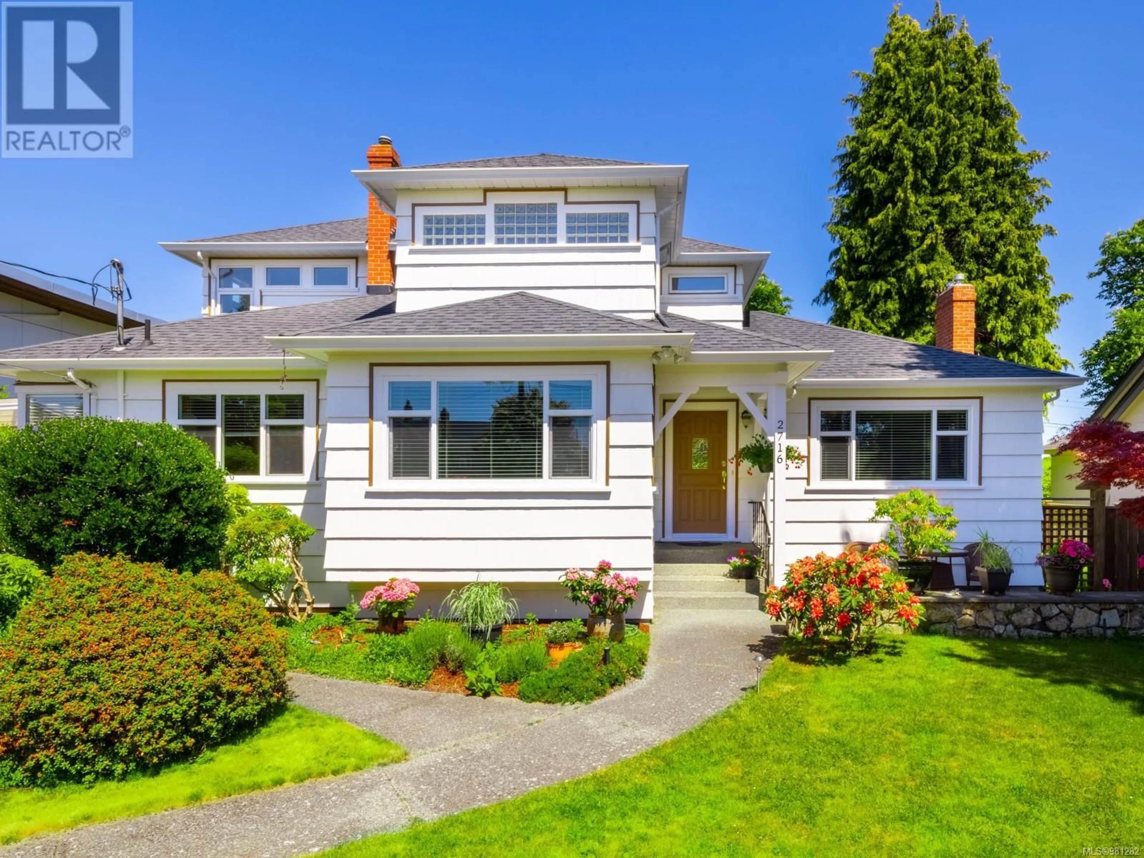 Frontside or backside of a home, cottage for 2716 Dewdney Ave, Oak Bay British Columbia V8R3M4