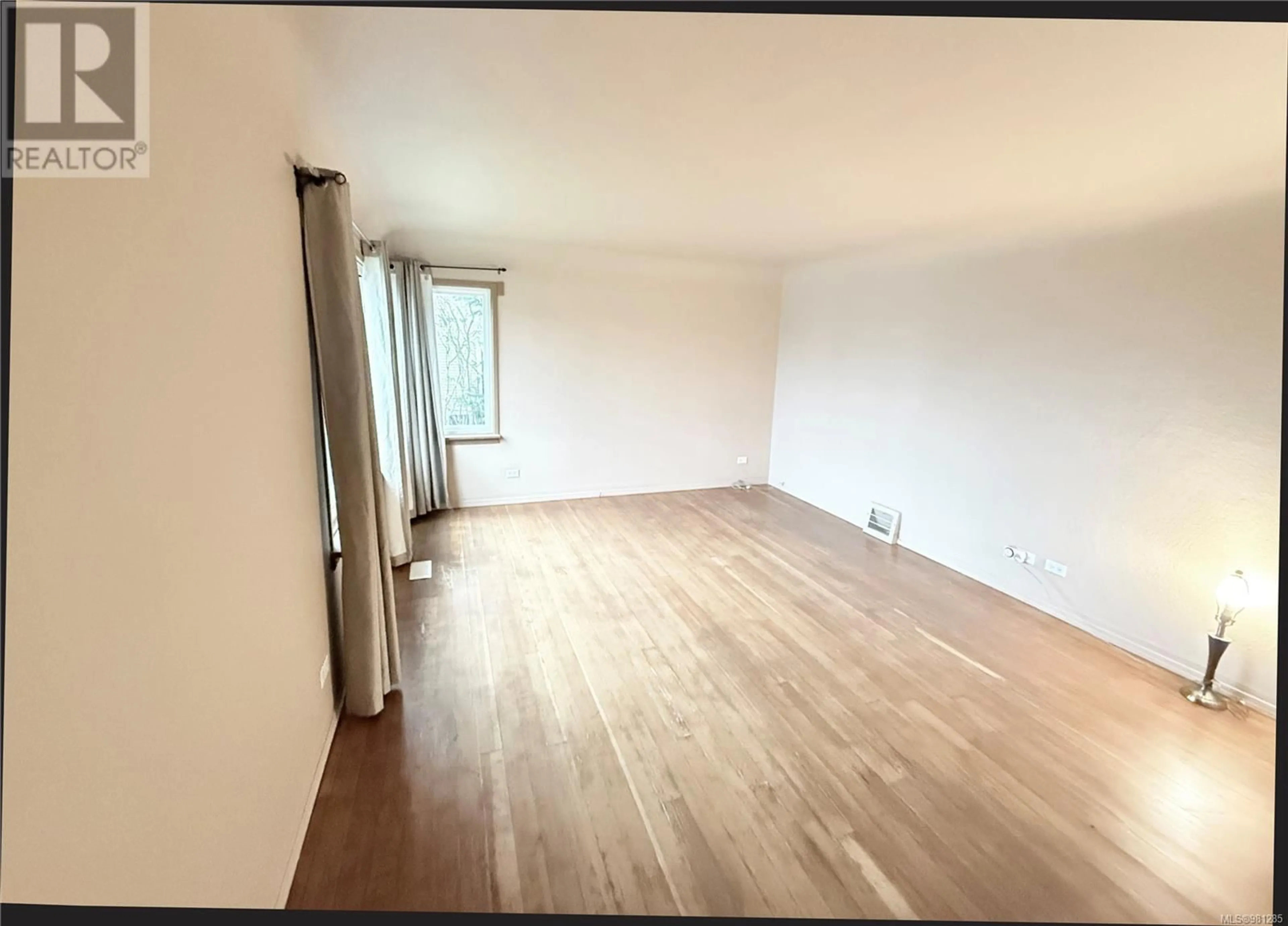 A pic of a room, wood floors for 537 Kennedy St, Nanaimo British Columbia V9R2J7