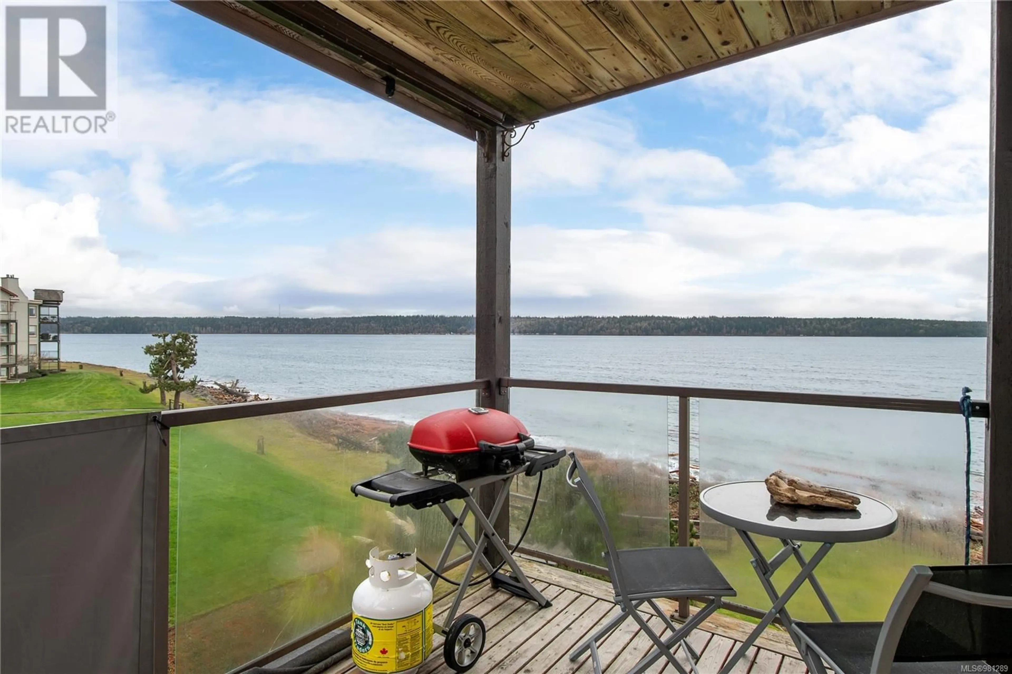 Patio, the view of lake or river for 1301 27 Island Hwy S, Campbell River British Columbia V9W1A2