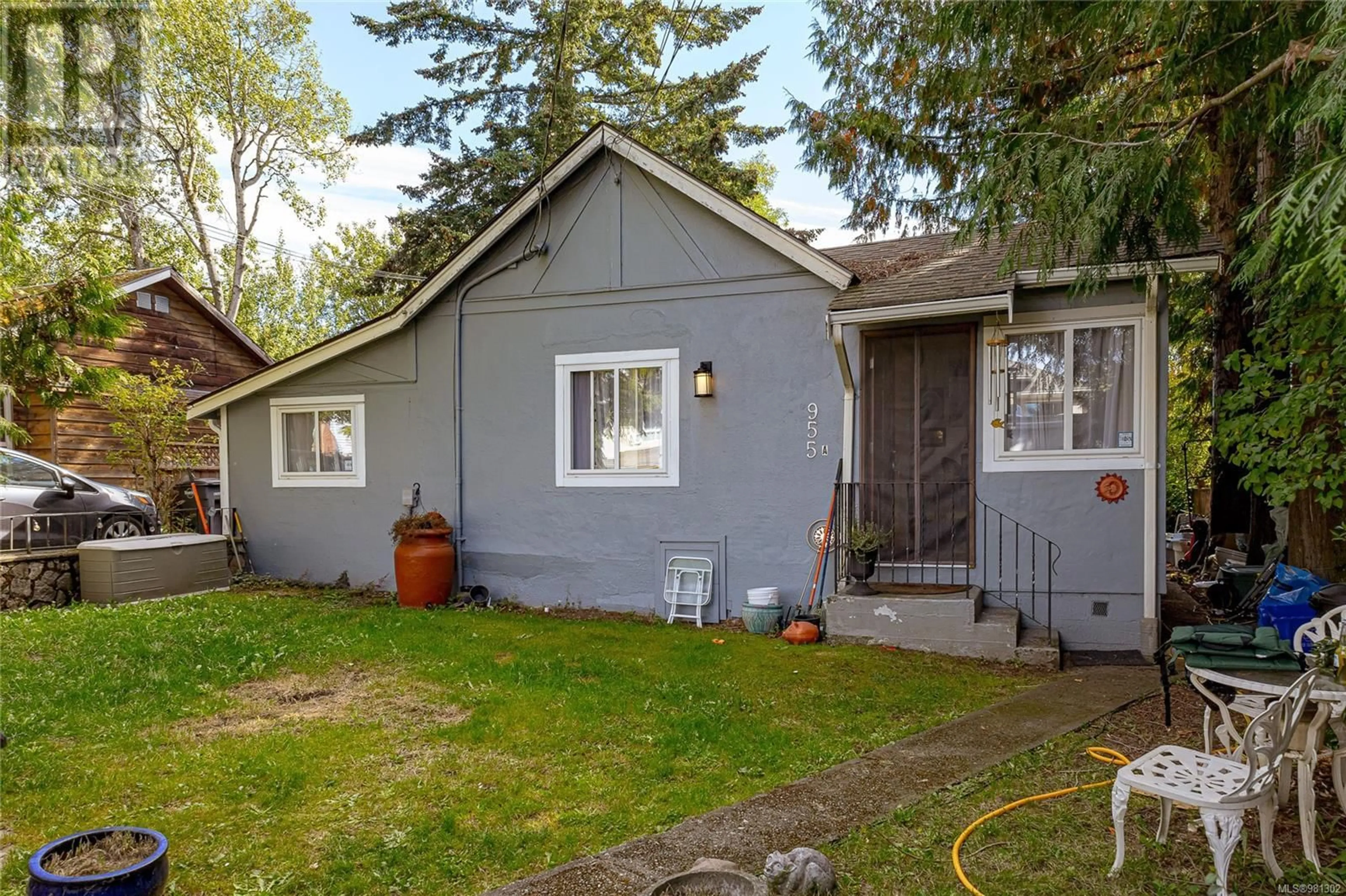 Frontside or backside of a home, cottage for 955 Darwin Ave, Saanich British Columbia V8X2X8