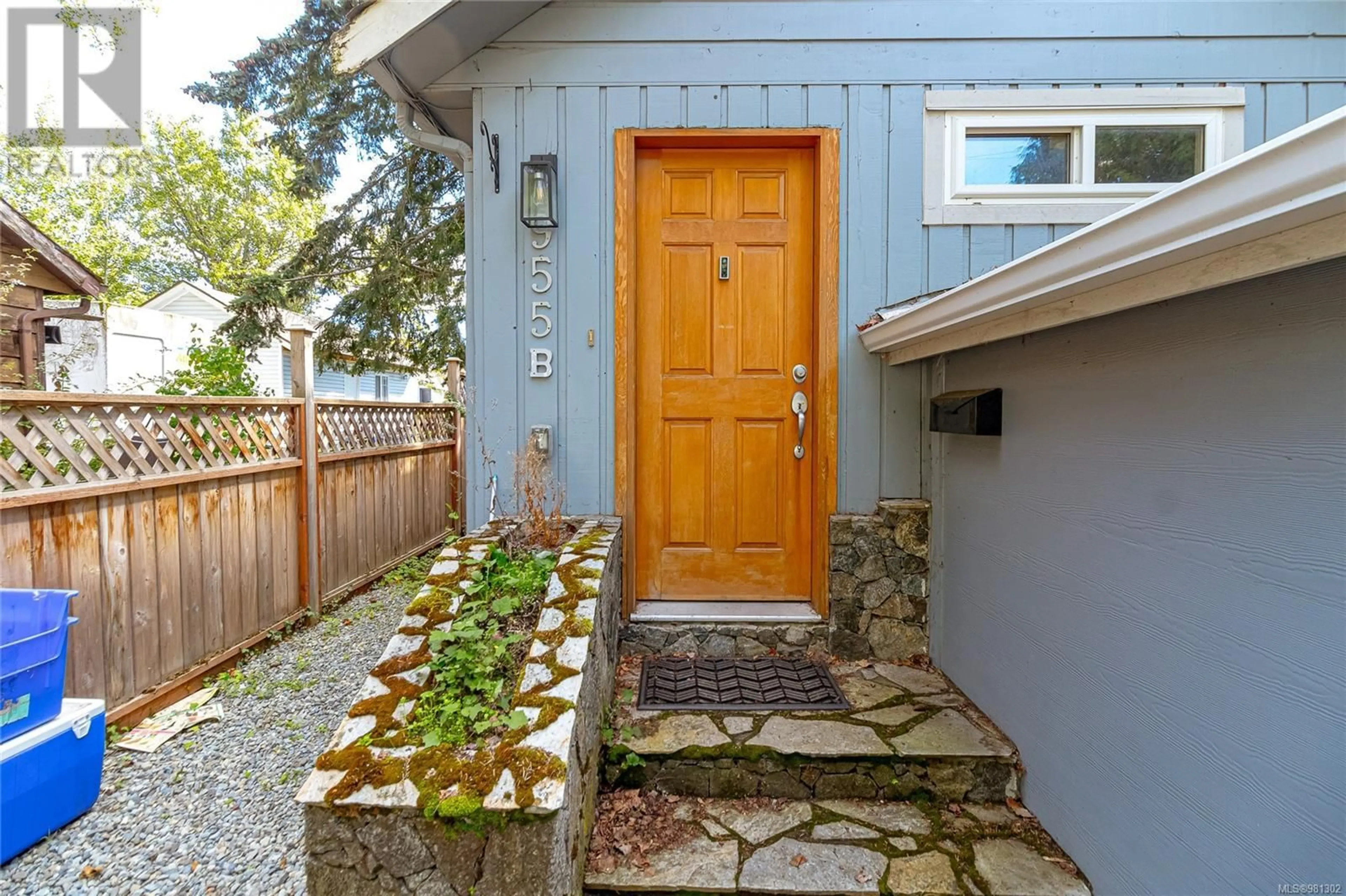 A pic from exterior of the house or condo, cottage for 955 Darwin Ave, Saanich British Columbia V8X2X8