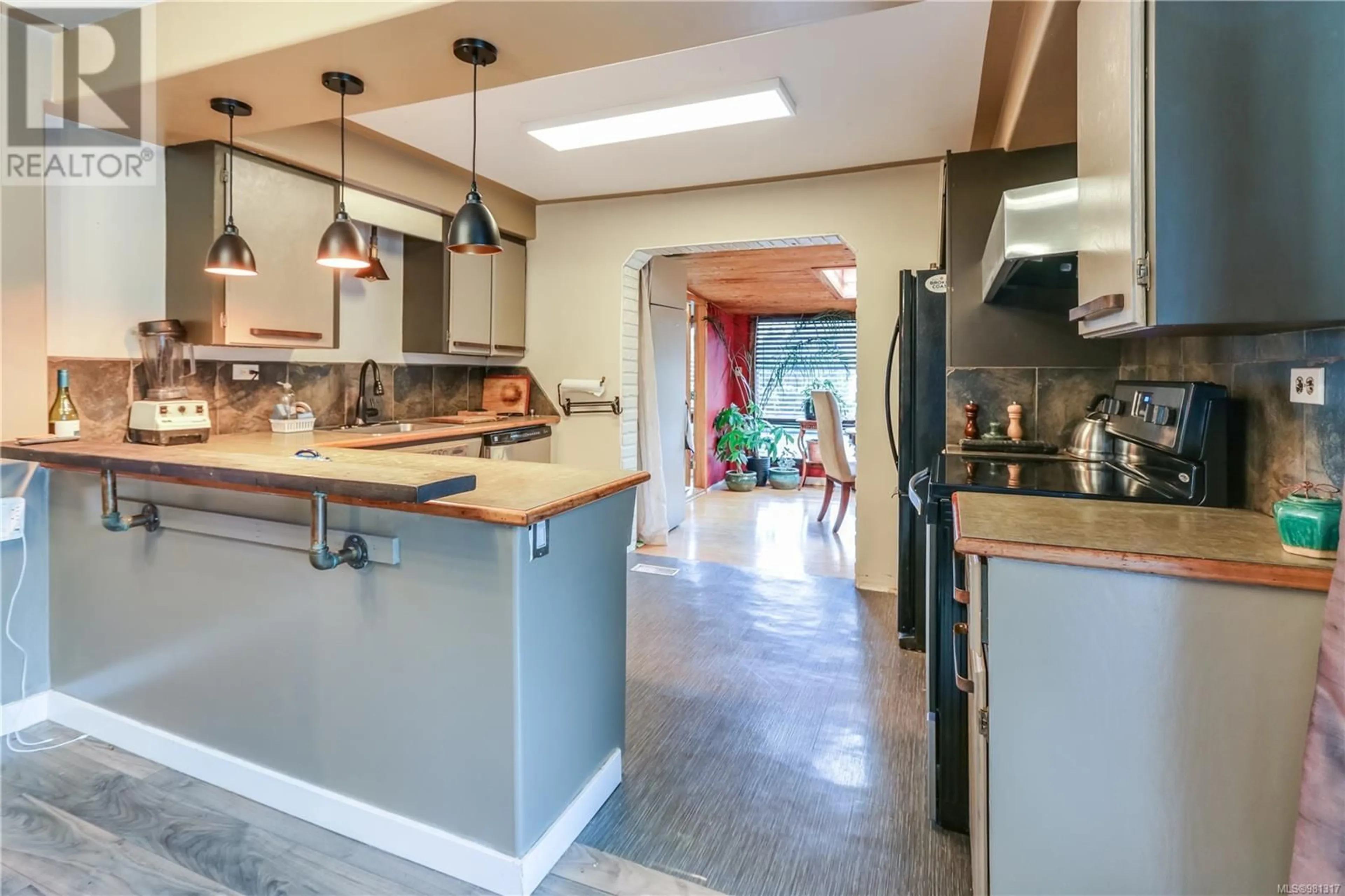 Open concept kitchen for 3480 Hammond Bay Rd, Nanaimo British Columbia V9T1E6