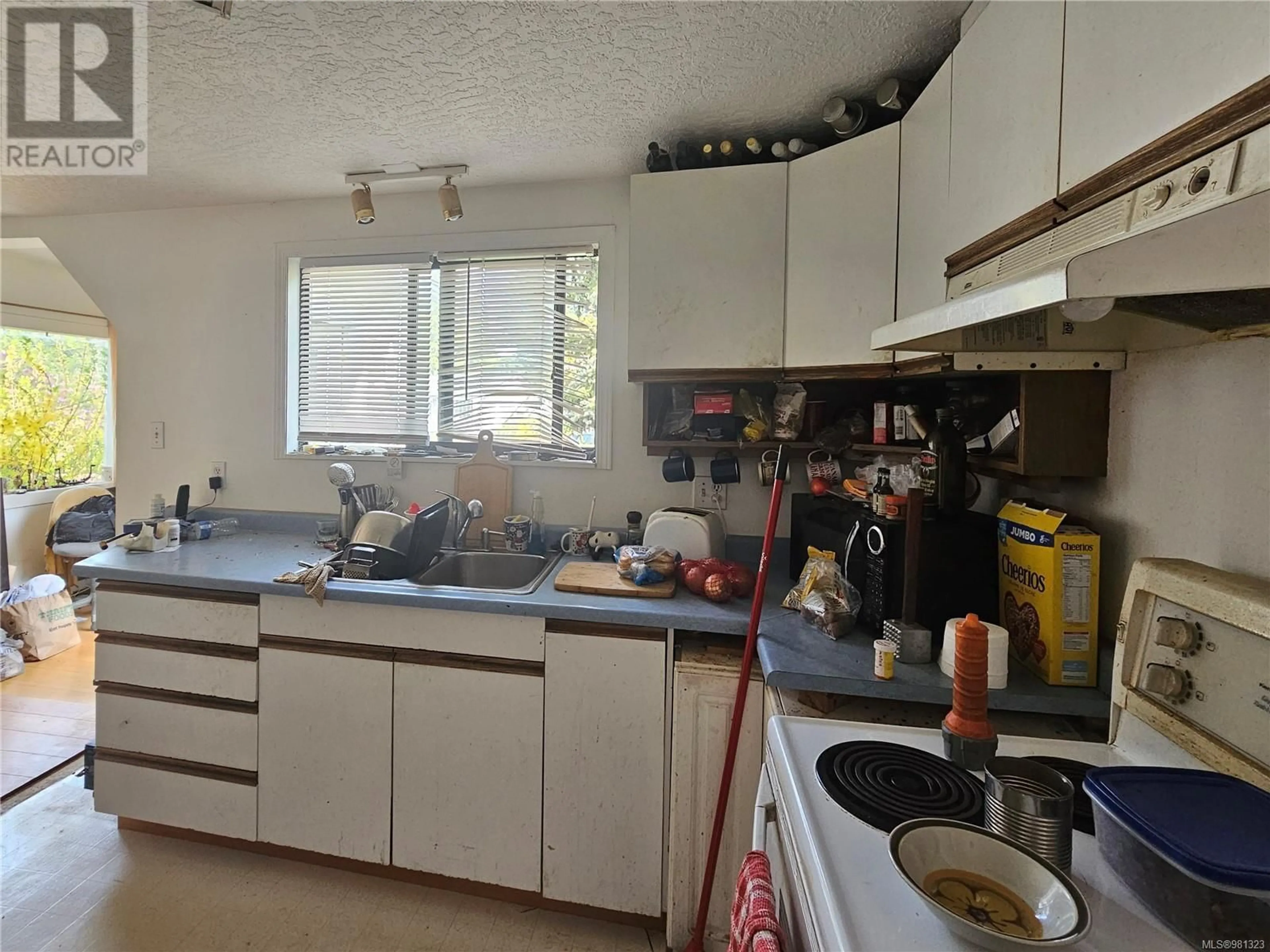 Standard kitchen, unknown for 2755 GRAINGER ROAD, Langford British Columbia V9B3K7