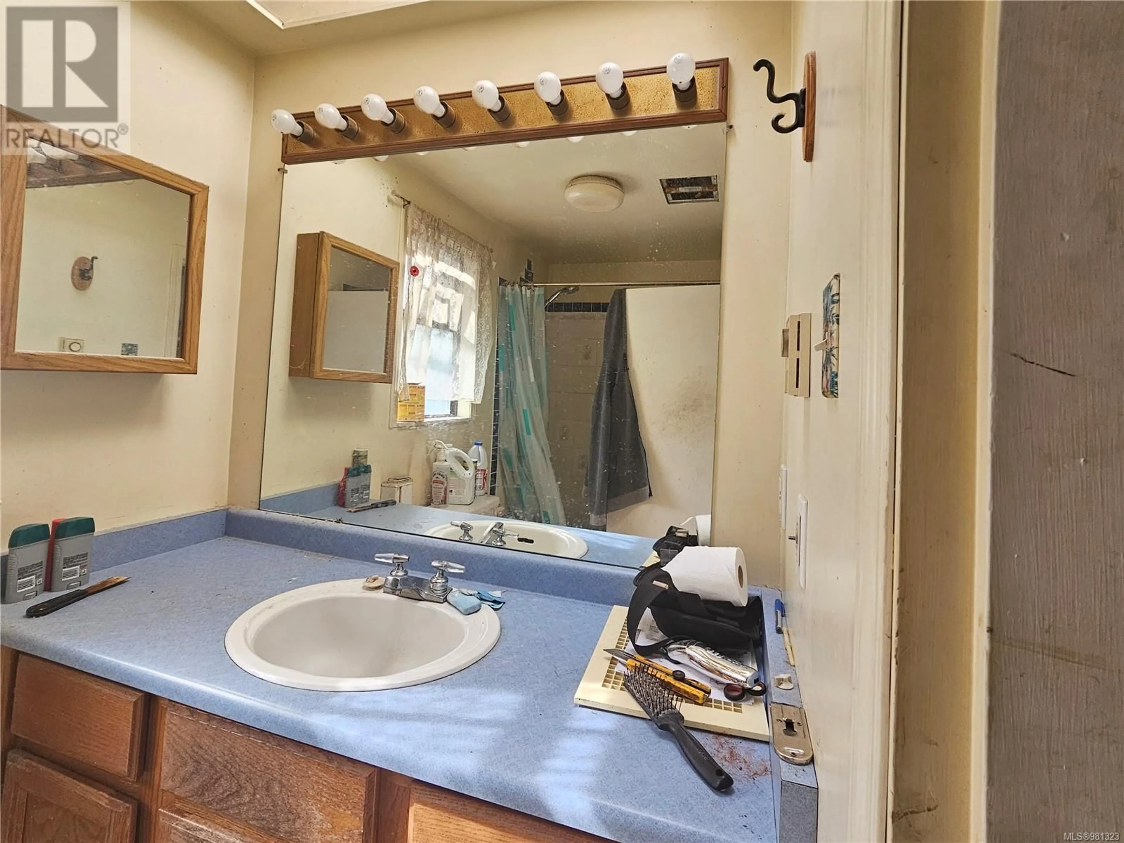 Standard bathroom, ceramic/tile floor for 2755 GRAINGER ROAD, Langford British Columbia V9B3K7