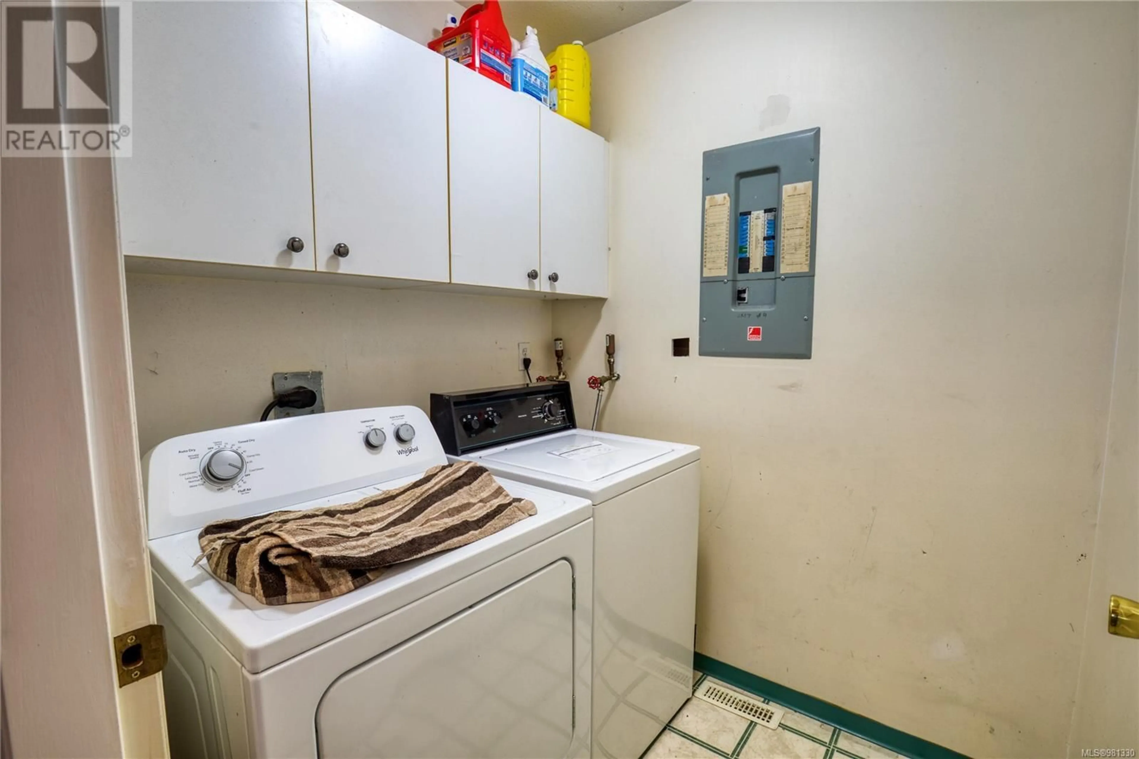 Laundry room for 4 973 Hecate St, Nanaimo British Columbia V9R4K7