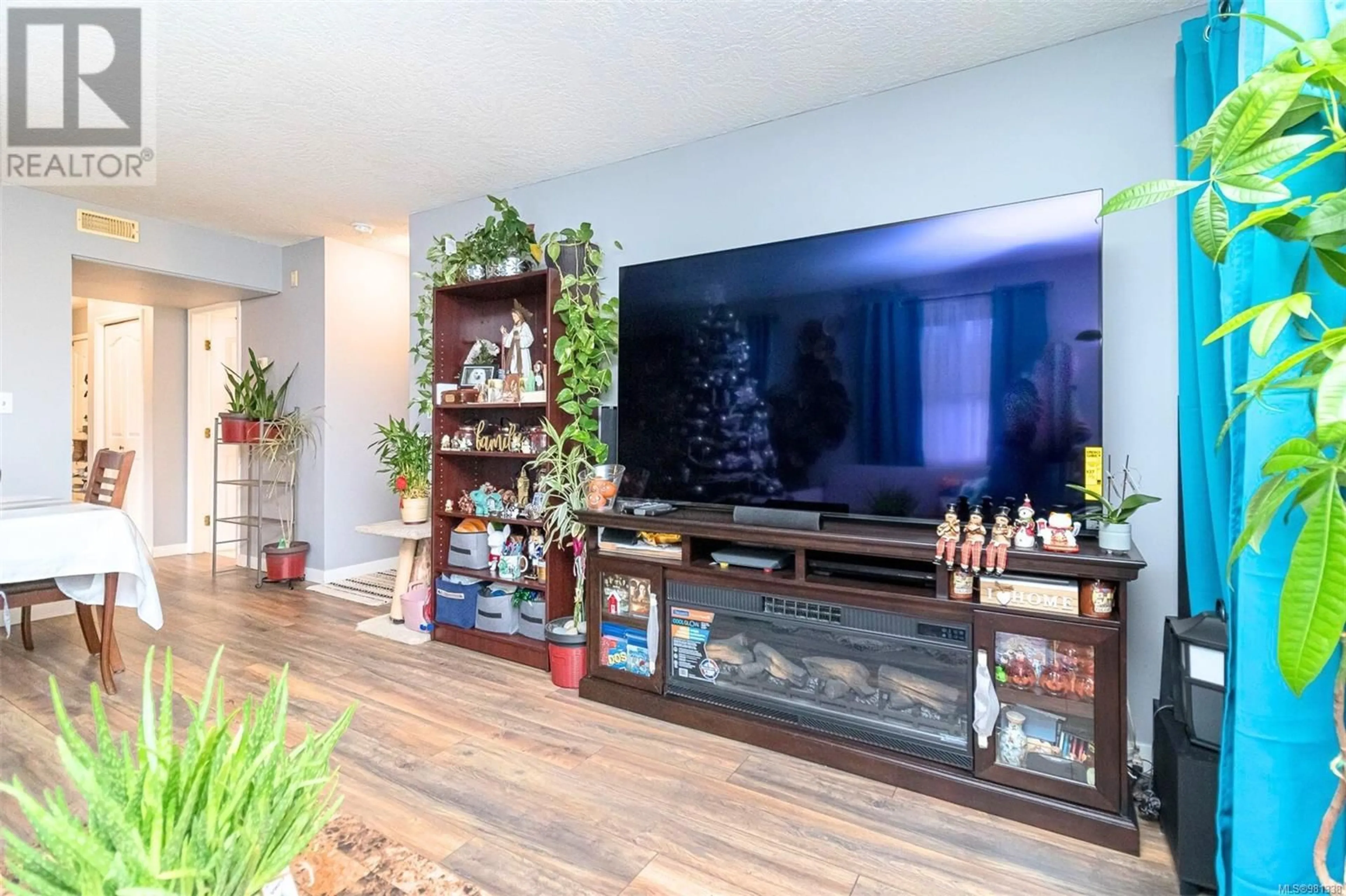 Living room, wood floors for 303 3157 Tillicum Rd, Saanich British Columbia V9A2B4