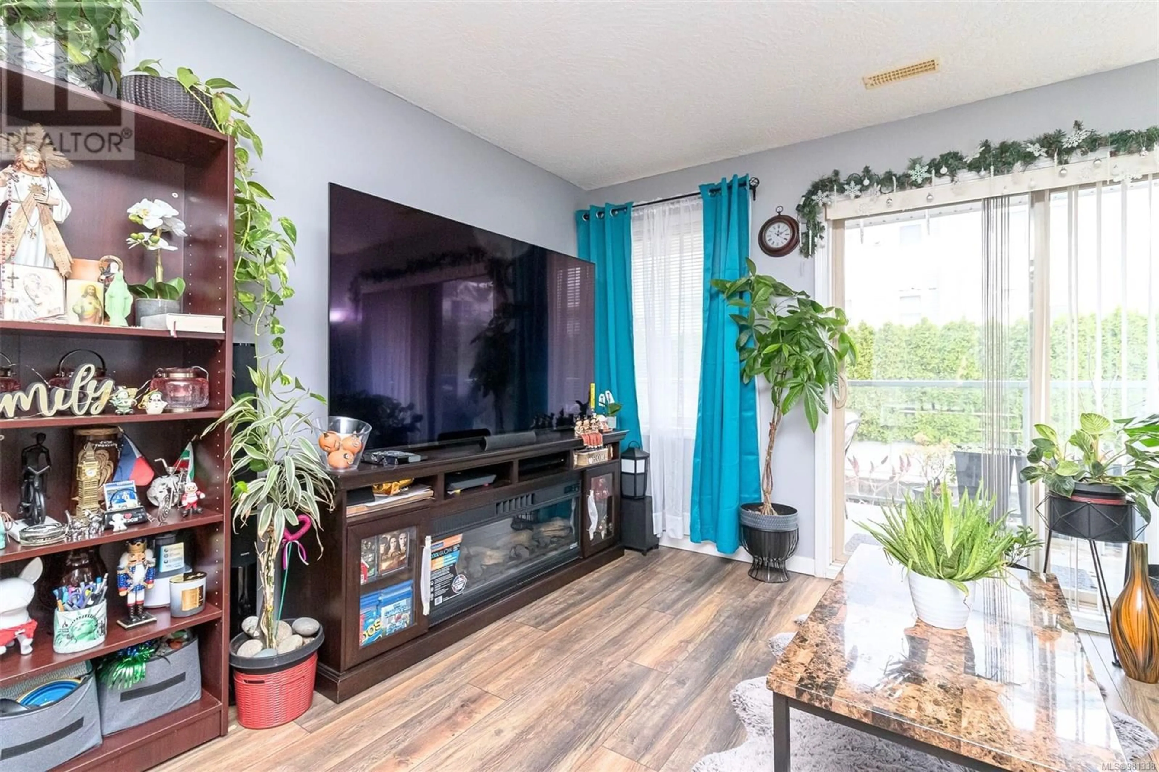 Living room, wood floors for 303 3157 Tillicum Rd, Saanich British Columbia V9A2B4