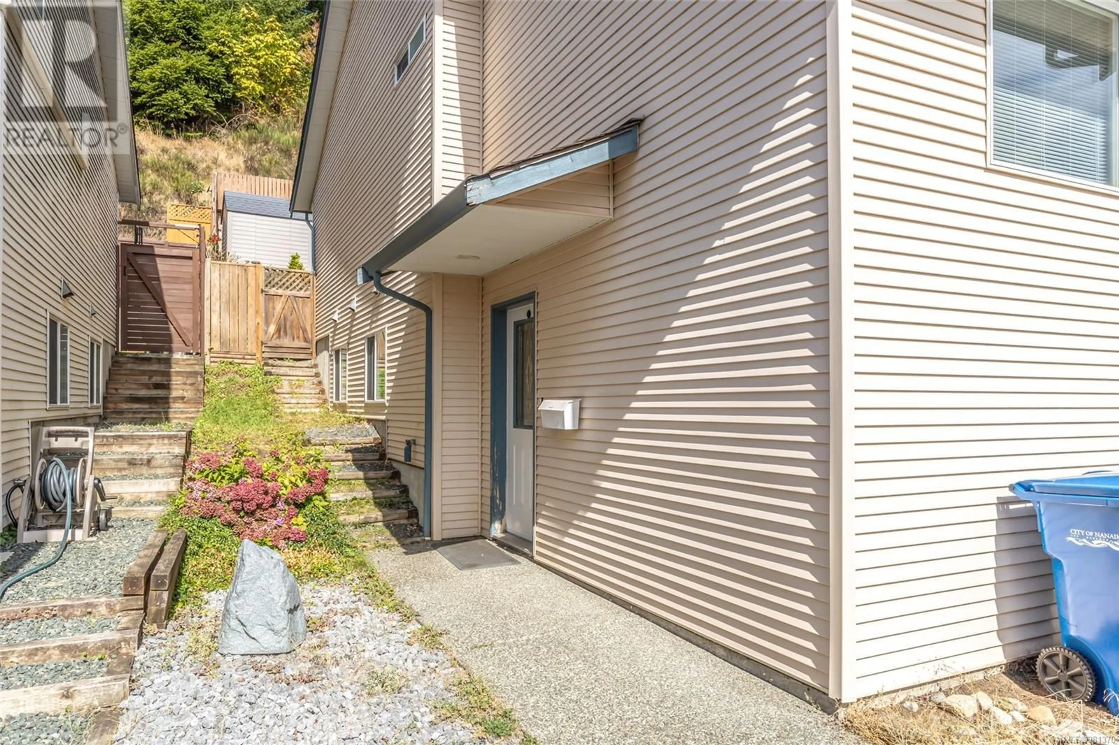 Patio, street for 4808 FAIRBROOK CRESCENT, Nanaimo British Columbia V9T6M6