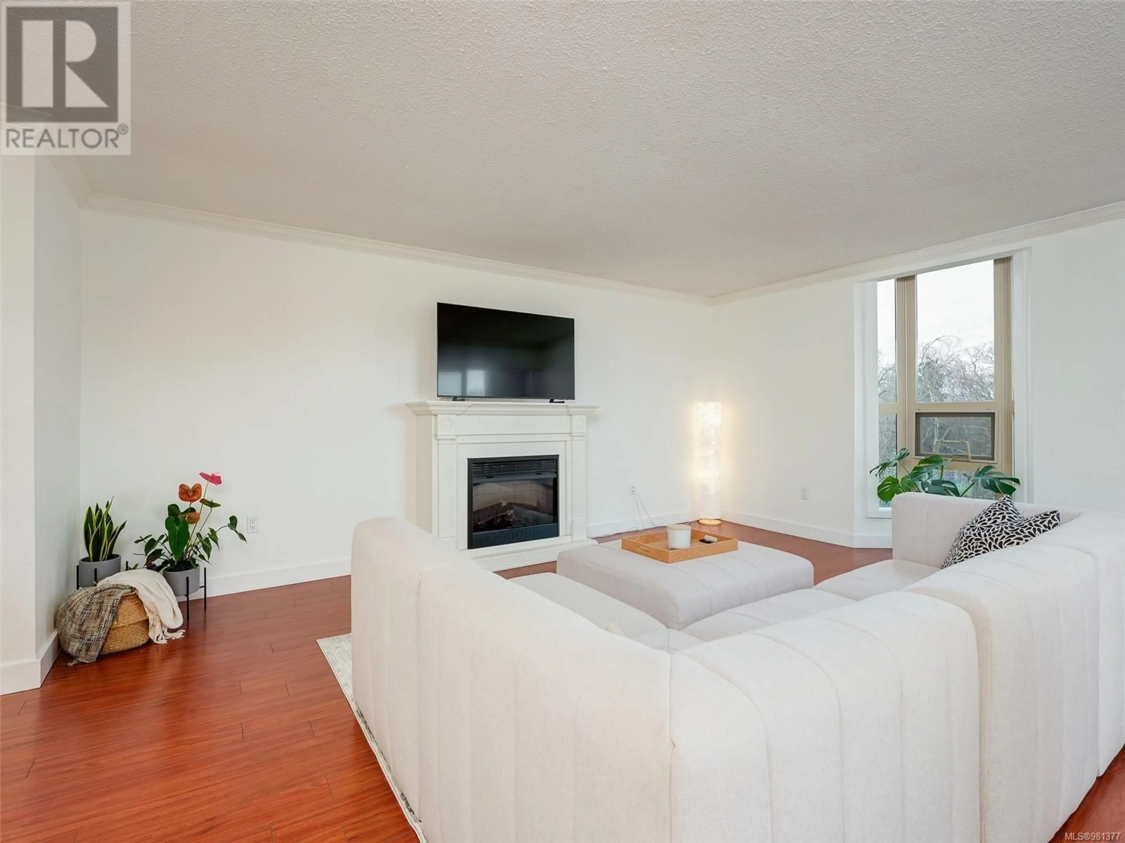 Living room, wood floors for 305 1545 Pandora Ave, Victoria British Columbia V8R6R1