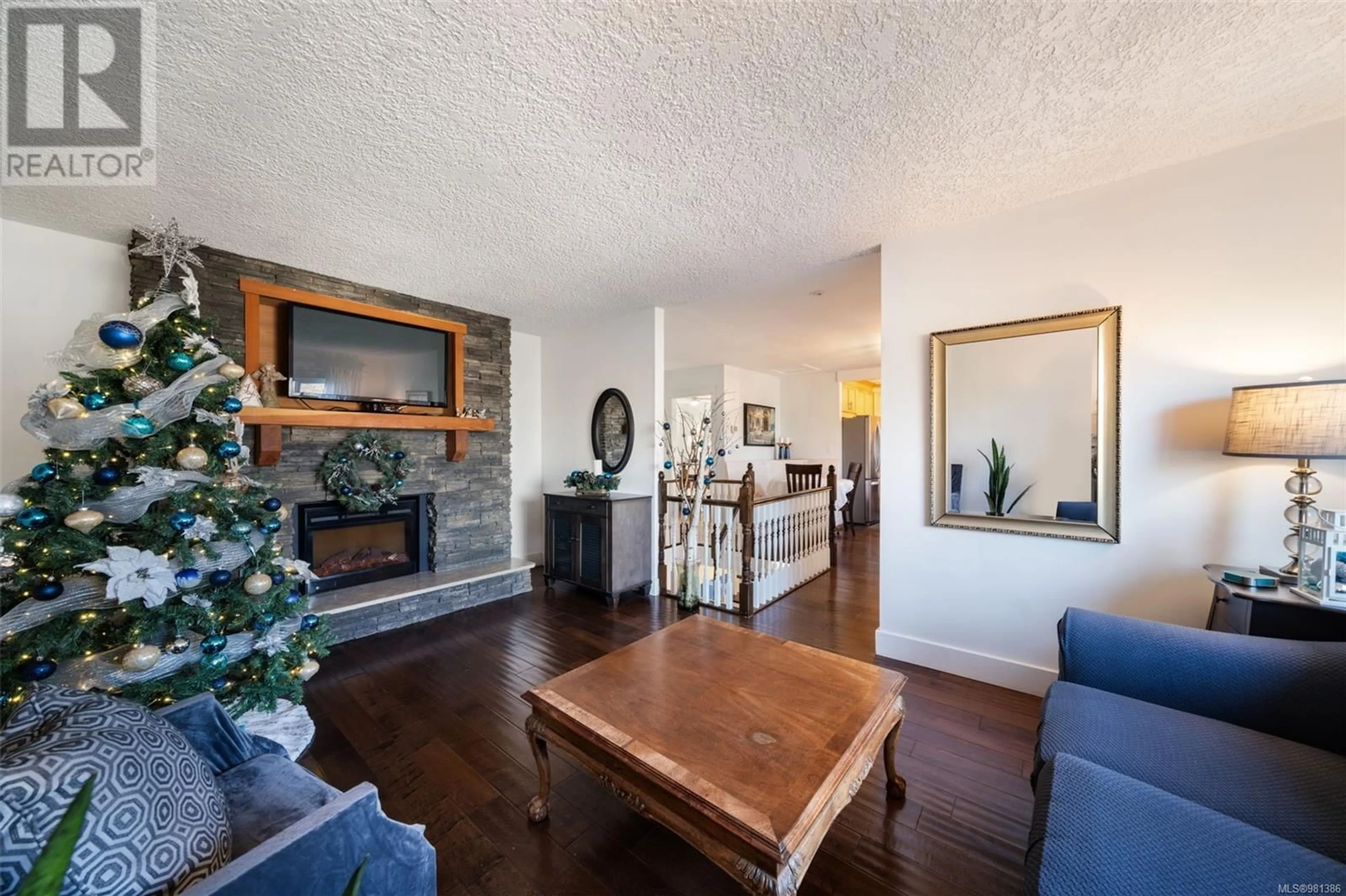 Living room, wood floors for 2221 Bradford Ave, Sidney British Columbia V8L2C8