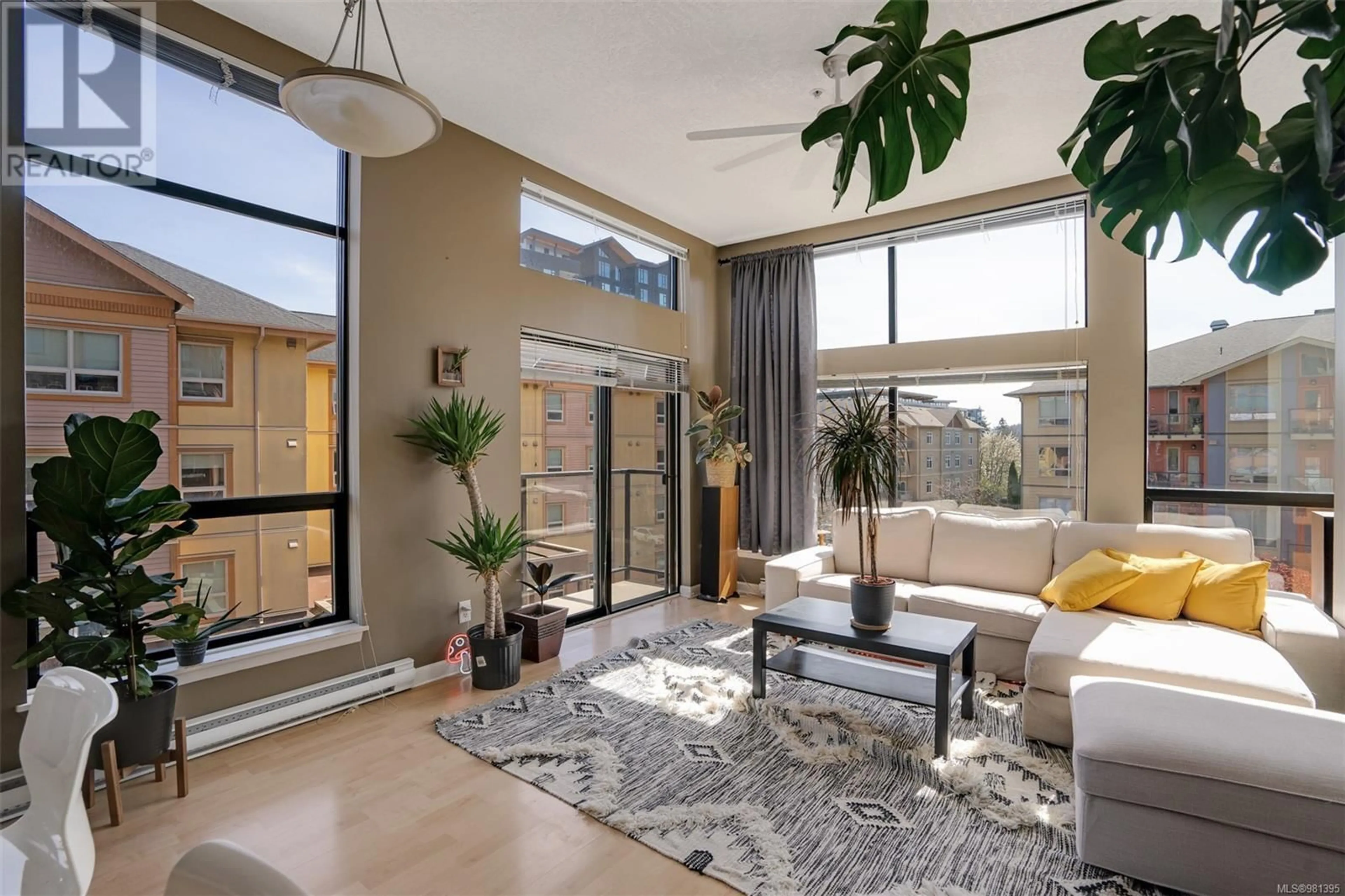 Living room, carpet floors for 303 829 Goldstream Ave, Langford British Columbia V9B2X8